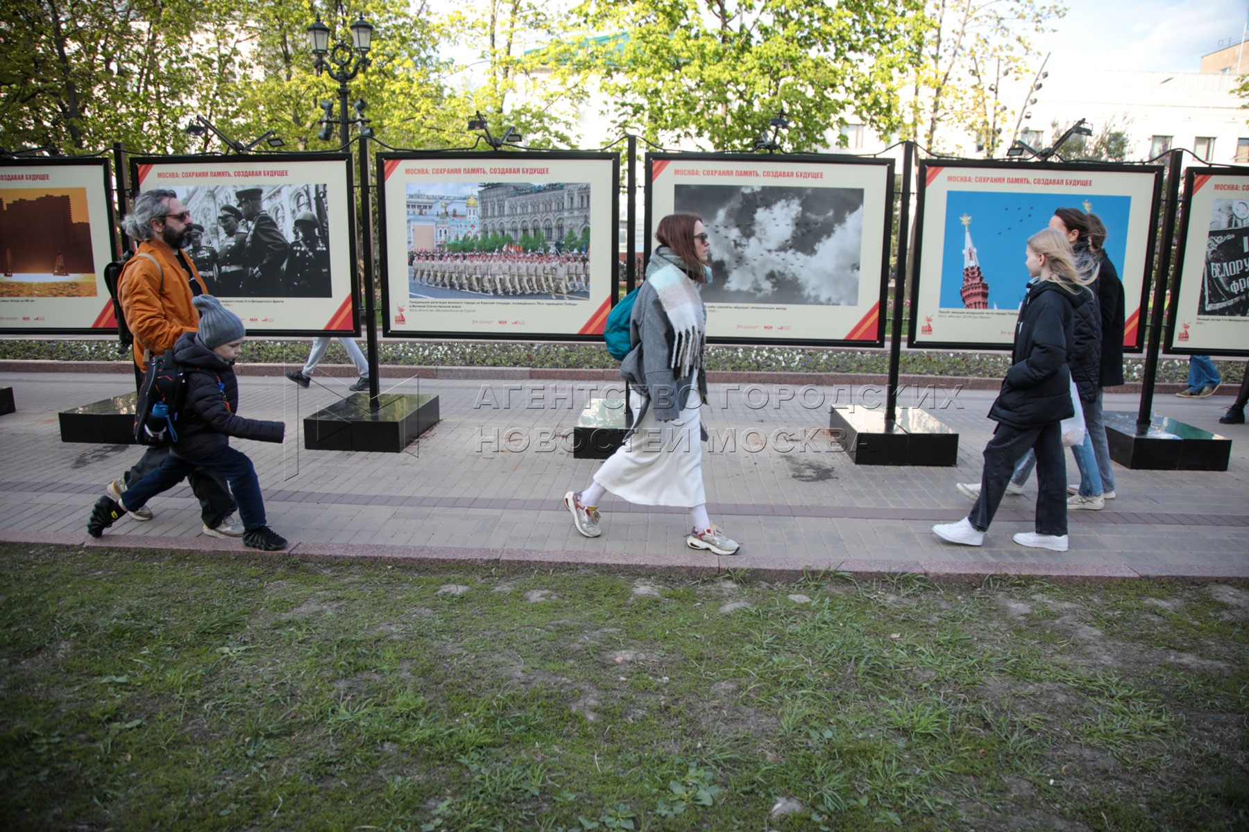 Детство в объективе: фотовыставка на Чистопрудном бульваре