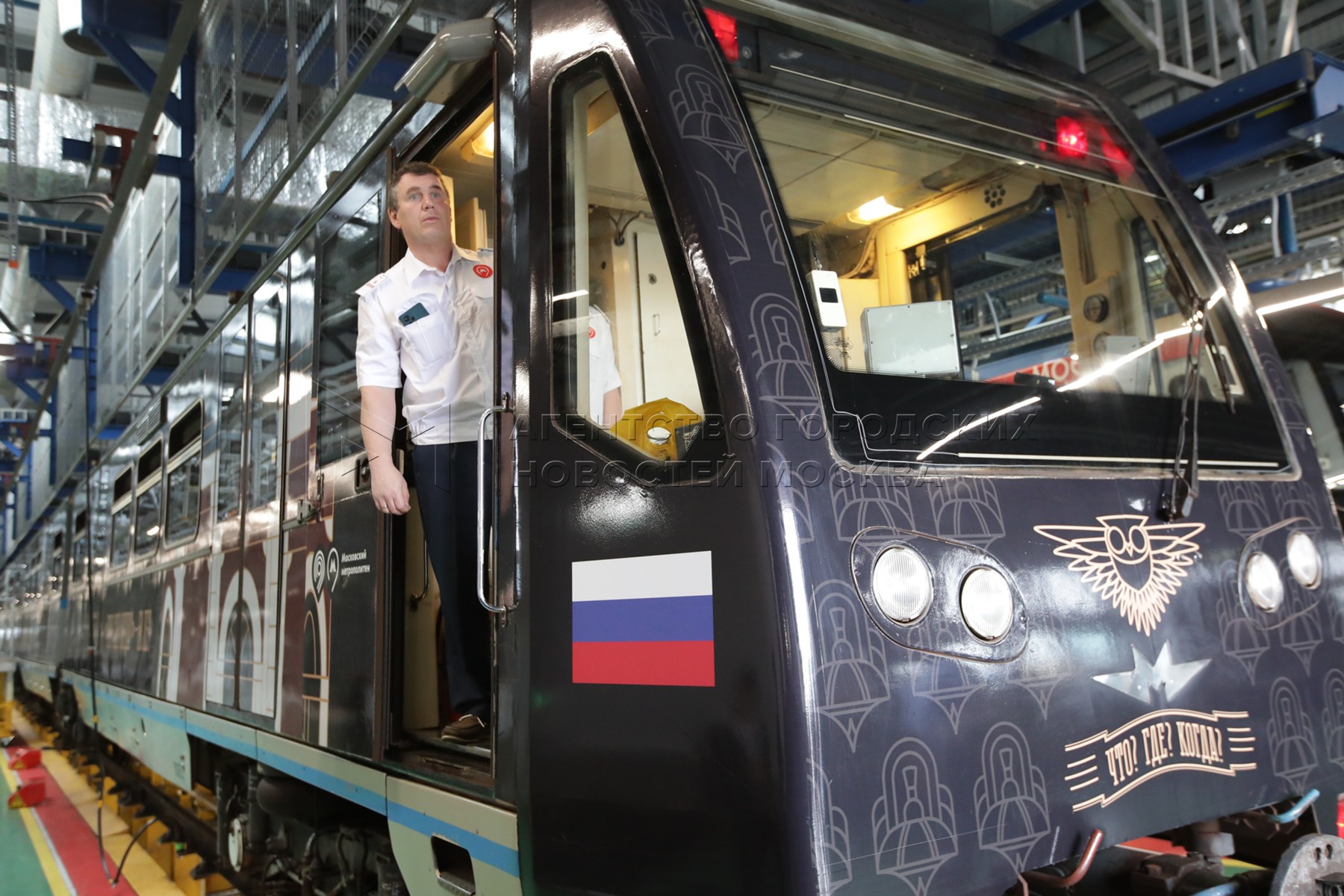 Брендированный поезд с мультгероями останется в метро до осени