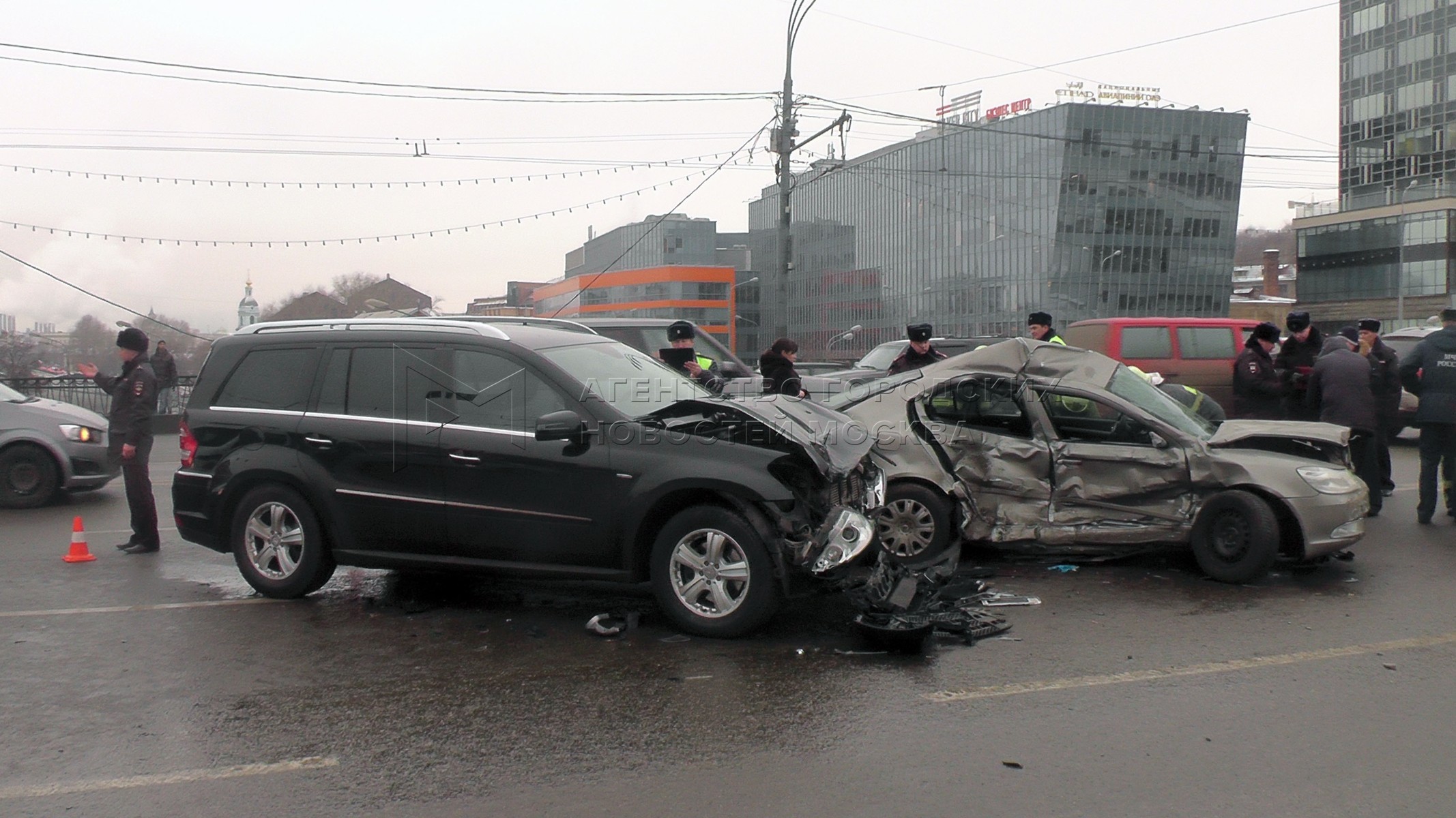 Причина дтп на садовом кольце