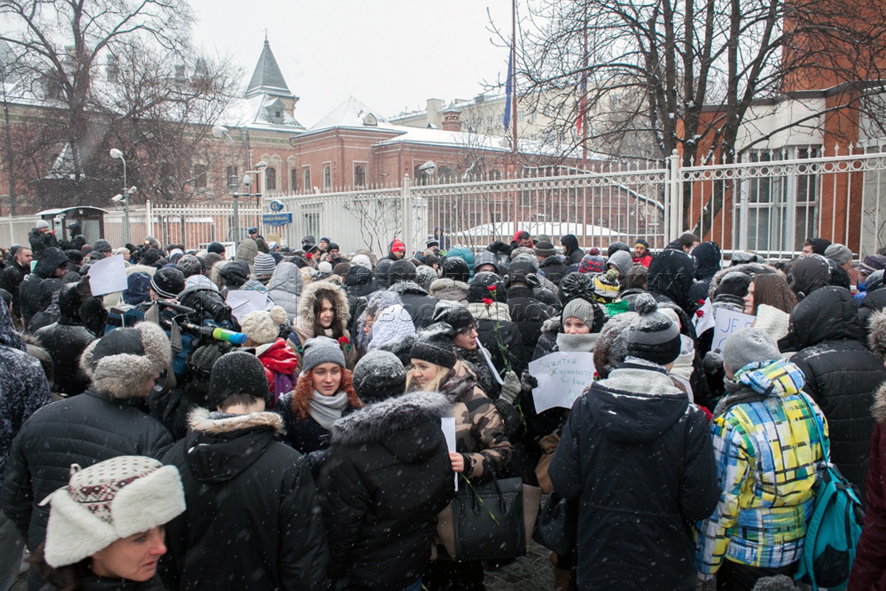 у французского посольства в москве