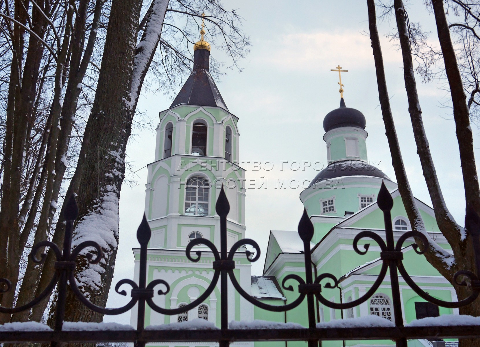 Городское поселение первомайский. Посёлок Первомайский новая Москва храм. Церковь в Первомайском новая Москва. Первомайское поселение Москва. Поселение Первомайское достопримечательности.