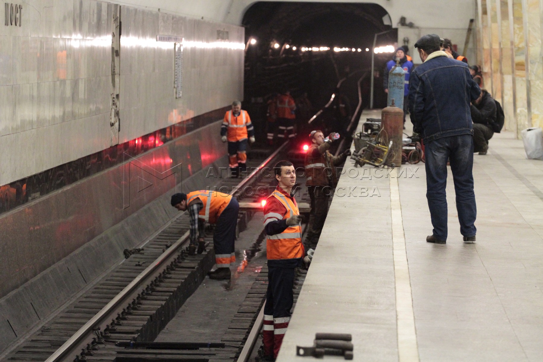 Московское метро что случилось сегодня. Таганско-Краснопресненская линия ПЧ. Протечки в Московском метро. Таганская Краснопресненская метро сегодня. Авария на Таганско-Краснопресненской линии сейчас.