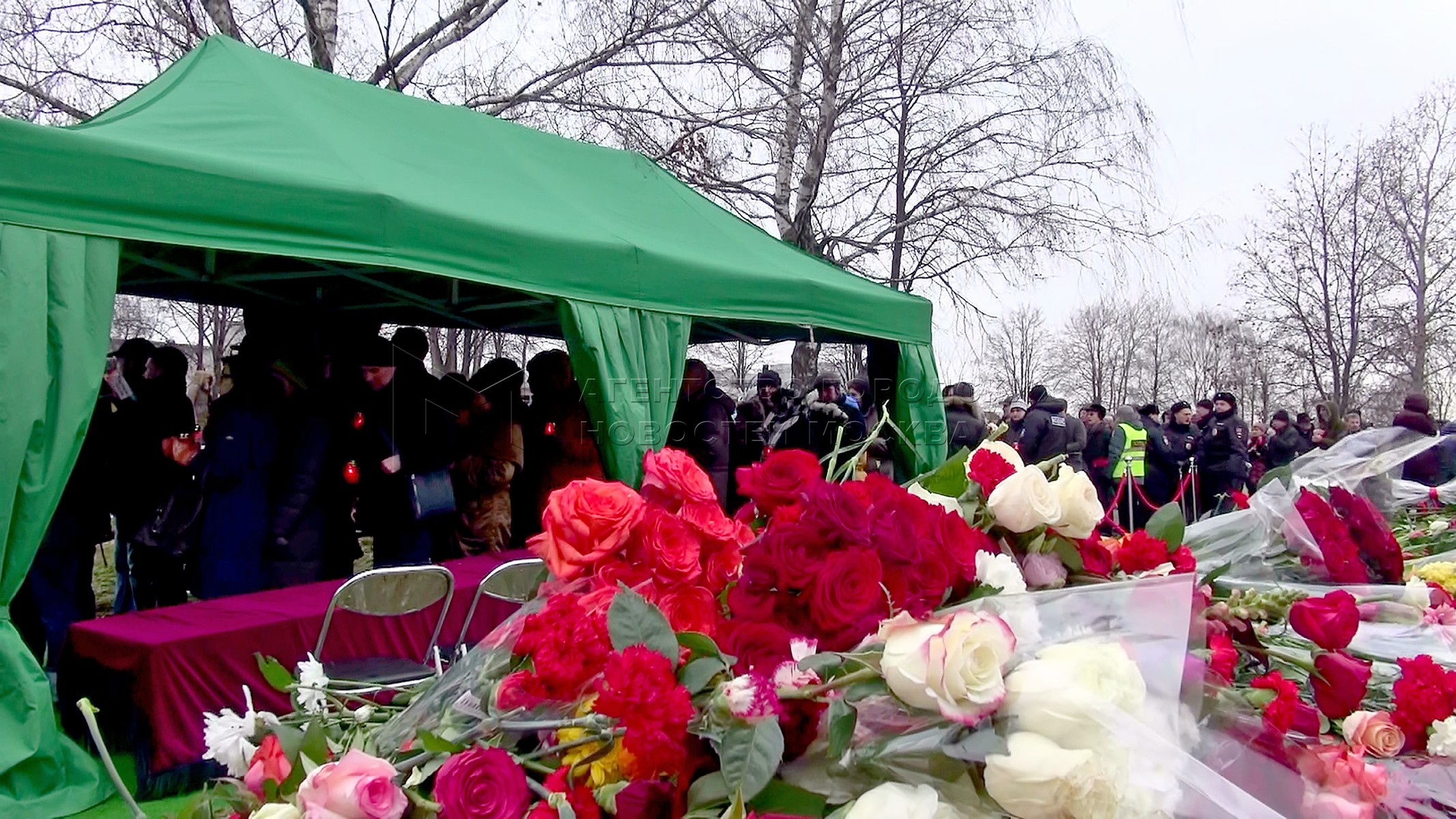 Где будет похоронен лебедев. Могила Дианы Лебедевой на Троекуровском кладбище.
