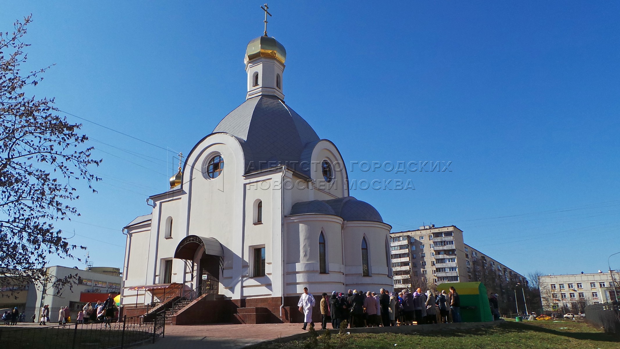 Храм бирюлево восточное на михневской расписание. Церковь в Бирюлево Восточное. Церковь в Бирюлево Восточное на Михневской. Церковь Михневский проезд входа Господня. Михневский проезд 2 Церковь.