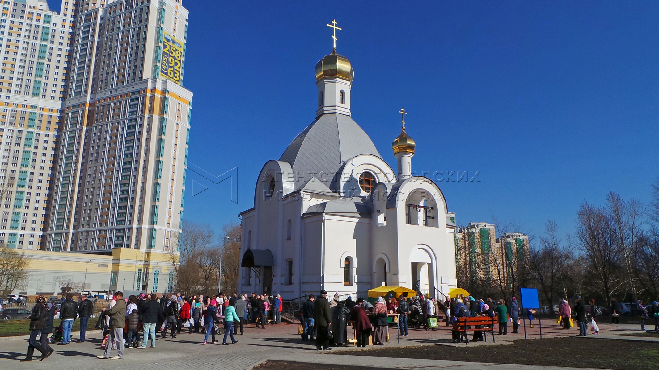 Храм бирюлево восточное на михневской расписание. Храм Бирюлево Восточное на Михневской. Храм входа Господня в Иерусалим в Бирюлево. Храм Вознесения Господня в Бирюлево Западное. Достопримечательности Бирюлево Восточное.