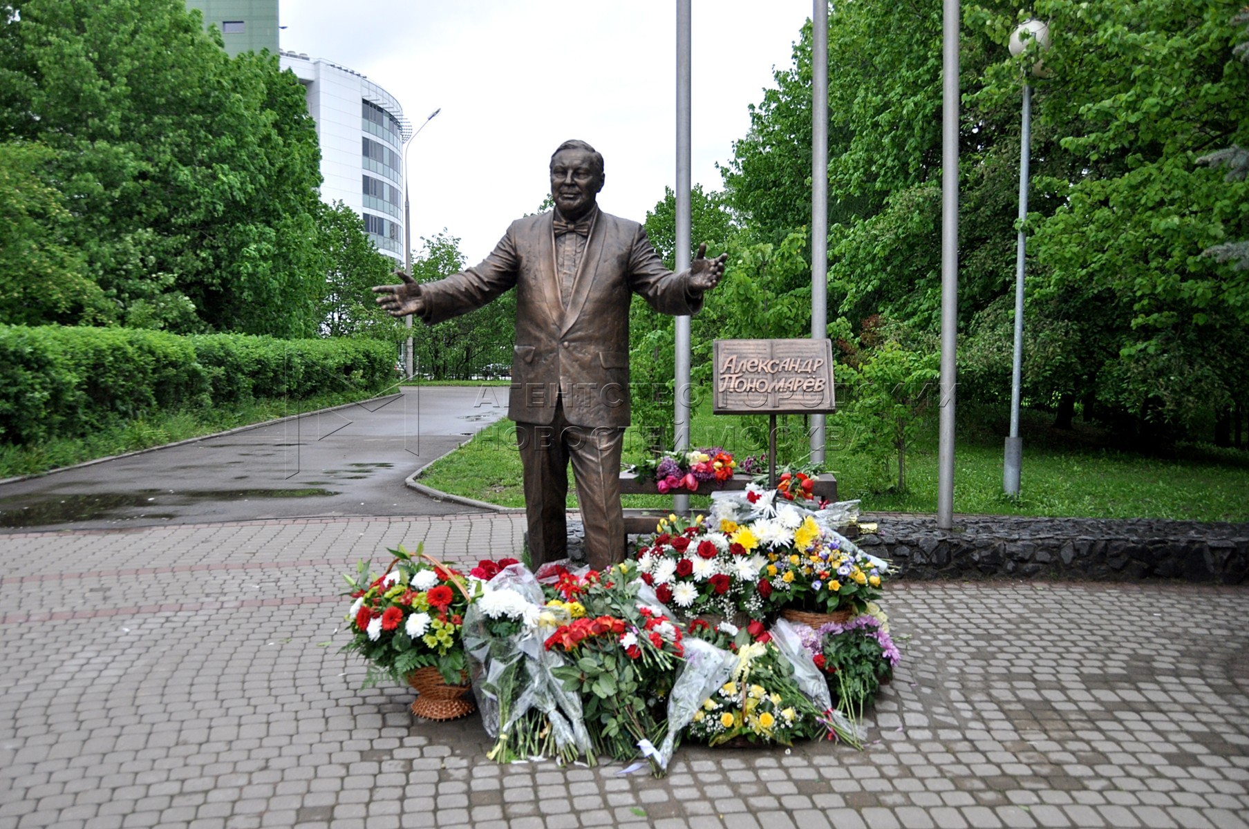 Памятник Пономареву дирижеру в Москве