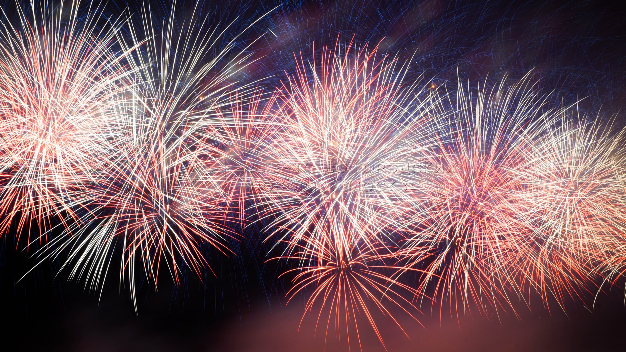 Запуск фейерверков в новогоднюю ночь. Правила запуска фейерверков в архангельске. Мчс фейерверки. Есть ли запрет на запуск фейерверков. Запрет фейерверков.