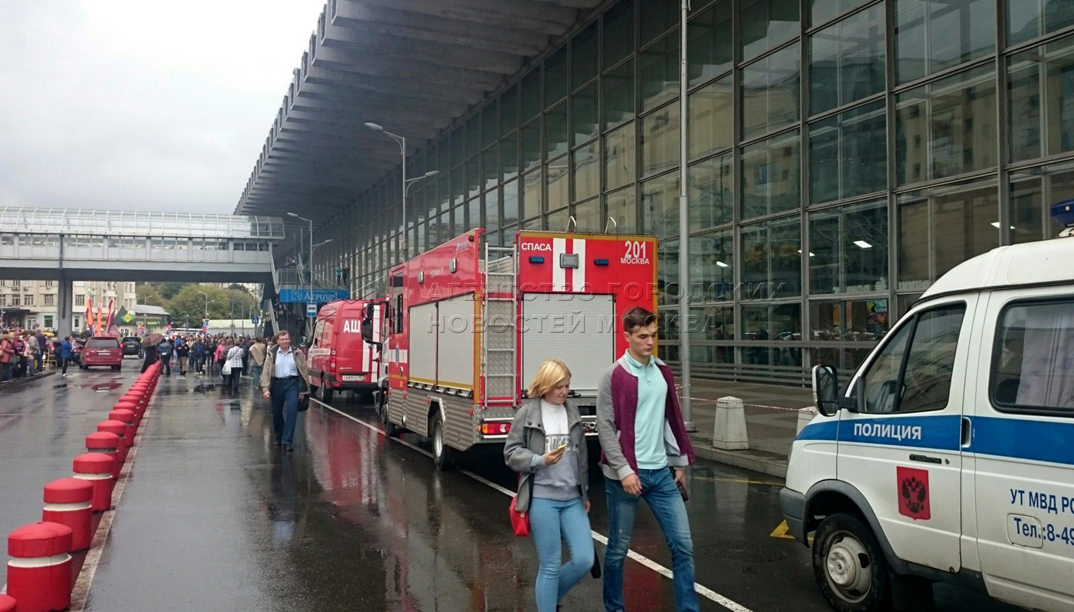 Москва экстренная. Взрыв на Курском вокзале. Эвакуация пассажиров на Курском вокзале. Эвакуация из вокзала. Московская эвакуации.