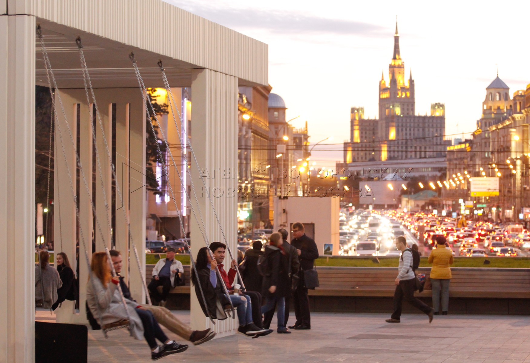 качели в москве на маяковской