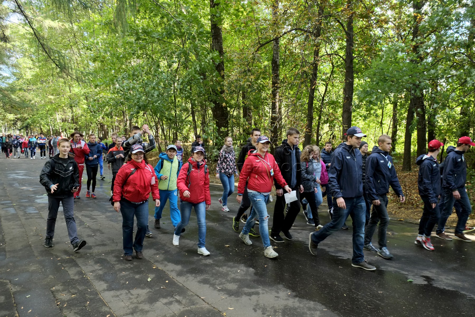 Шагаем по москве бесплатные. Толпа на Воробьёвых горах. 32 Фестиваль на Воробьевых горах.