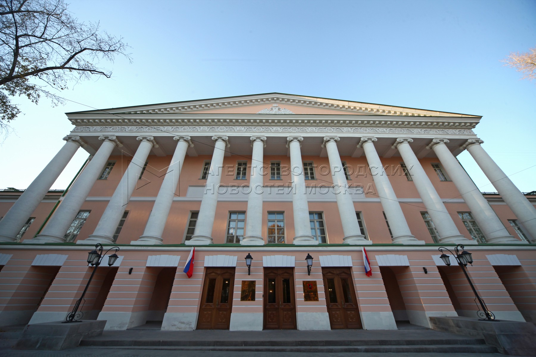 Мос гор дума. Здание Московской городской Думы на страстном бульваре. Здание МГД на страстном бульваре. Московская городская Дума новое здание. Мосгордума здание на страстном бульваре зал.