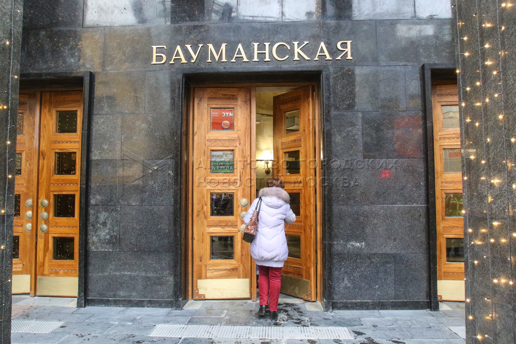 Открыть дверь бауманская. Бауманская до реконструкции. Музеи м Бауманская. Дверь на Бауманской. Бауманская 47 Москва.