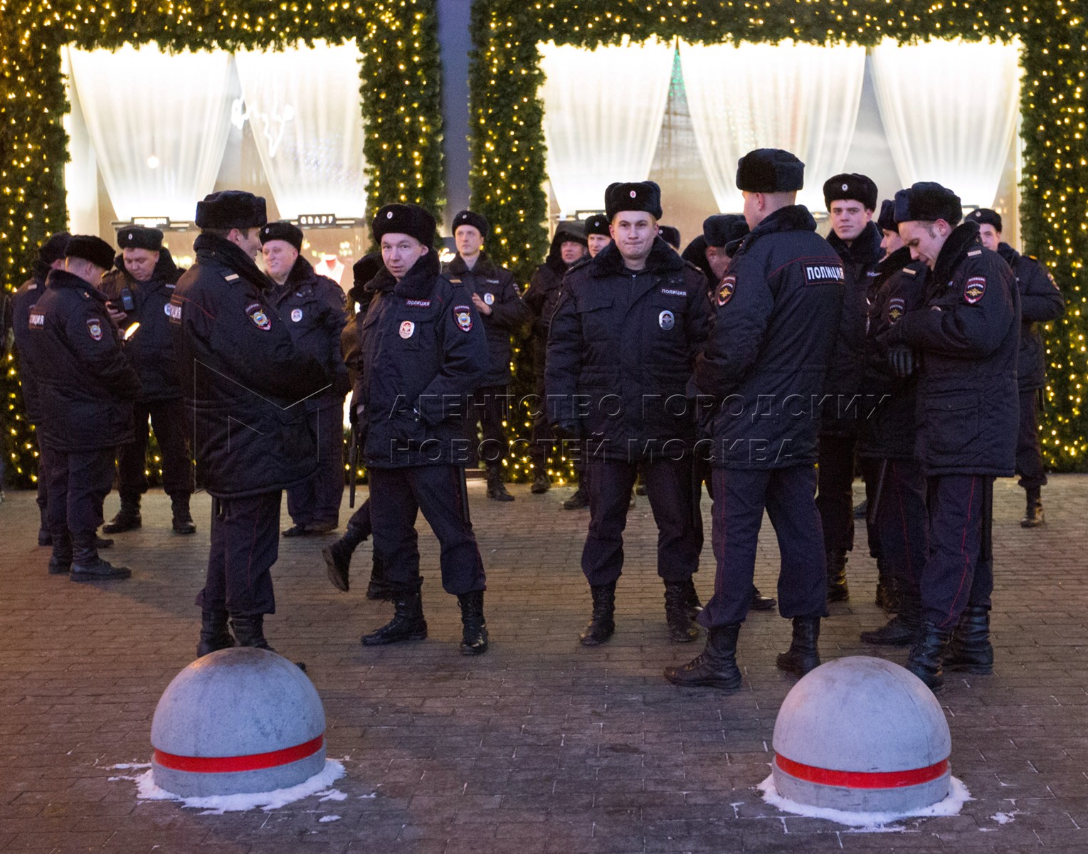 Преступность в москве. Учения полиции в Зеленограде на центральной площади. Учения полиции в Зеленограде на центральной площади Коновалов. Преступность в Москве 2020 год. 2016 Год новости Москвы преступность.