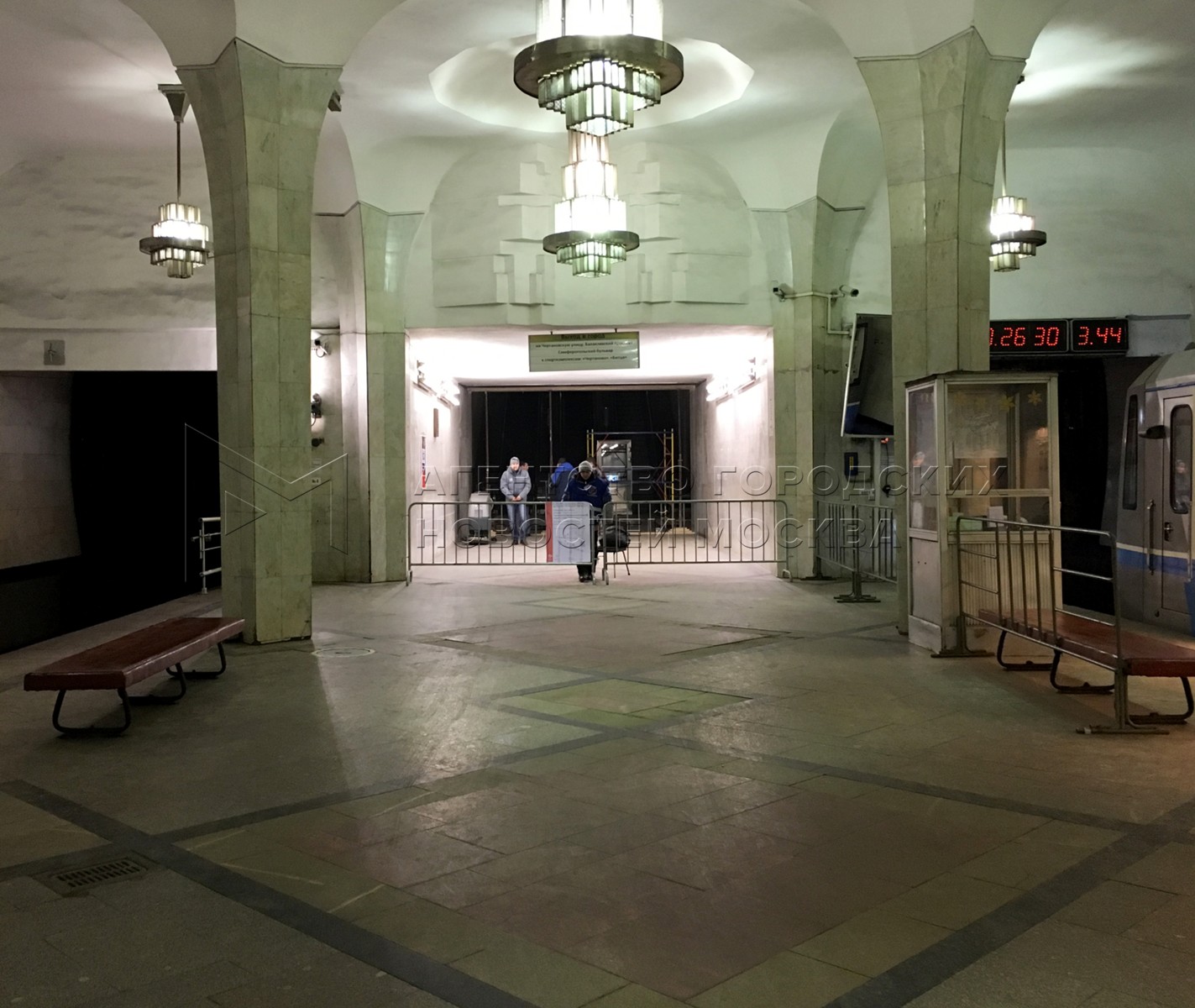 Выход метро чертановская. Вестибюль станции метро Чертановская. Вестибюль станции Чертановская. Метро Чертановская Северный выход. Южный вестибюль Чертановская