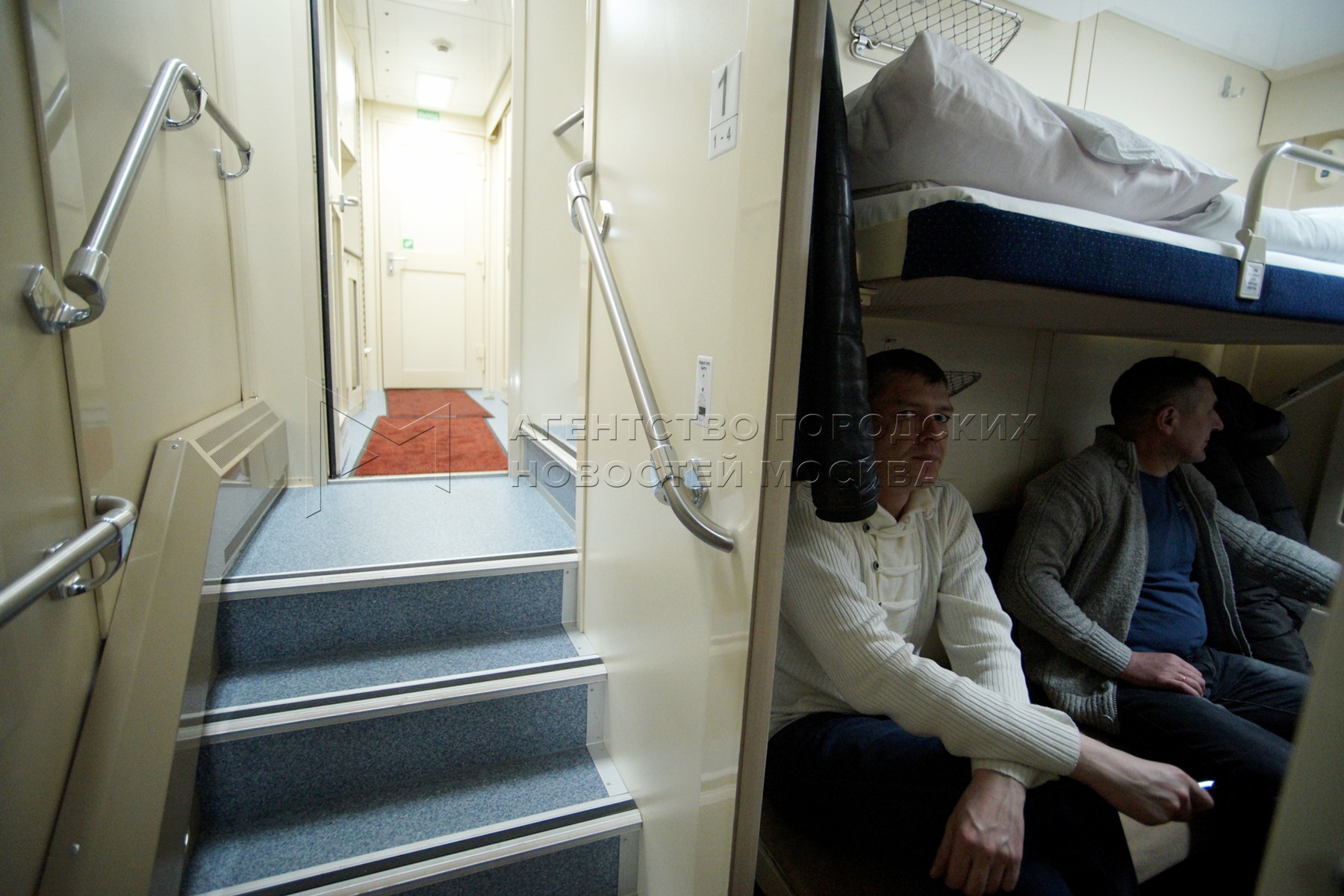 Фото двухэтажного поезда санкт петербург москва внутри