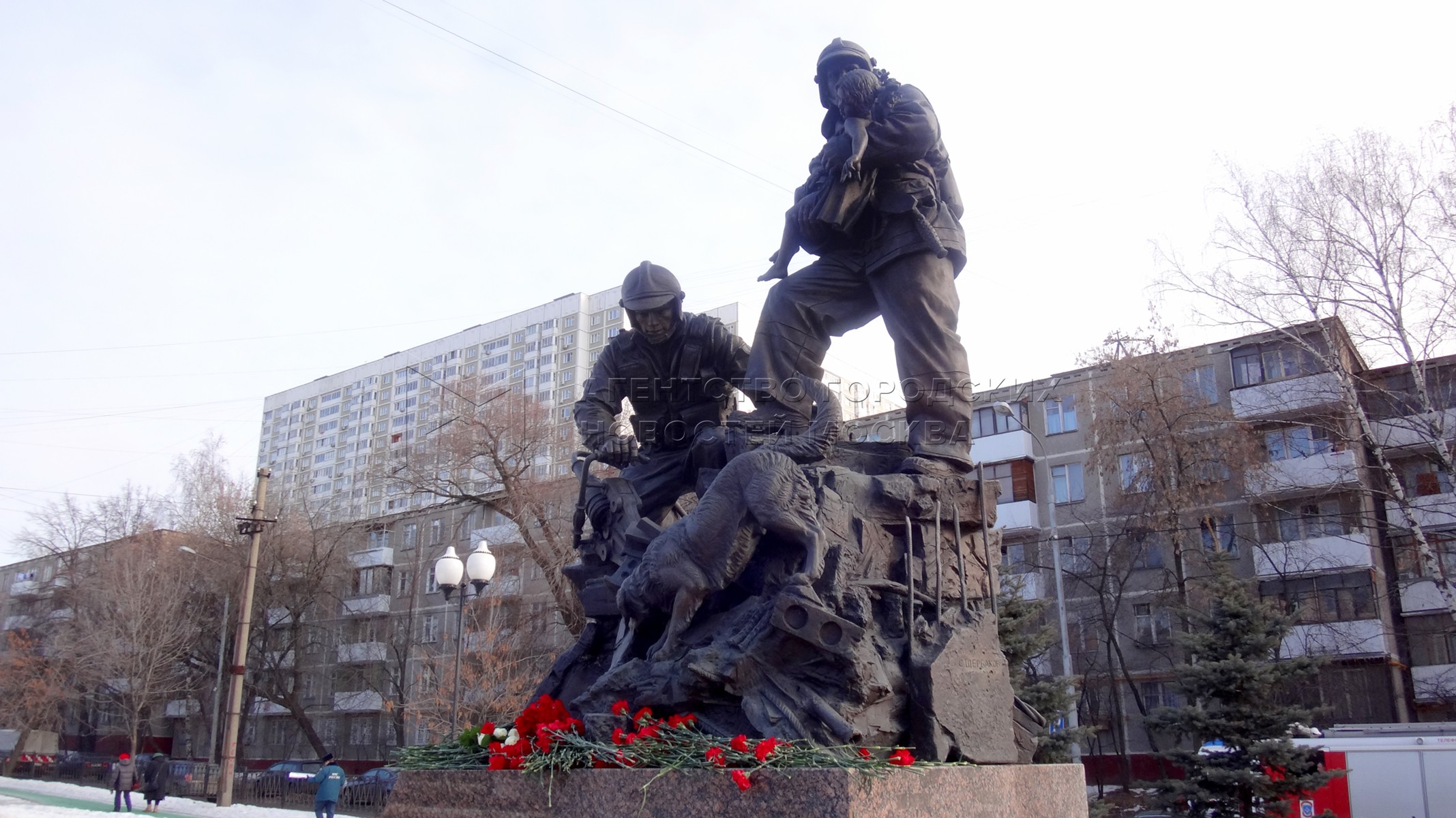 памятник спасателям и пожарным в москве