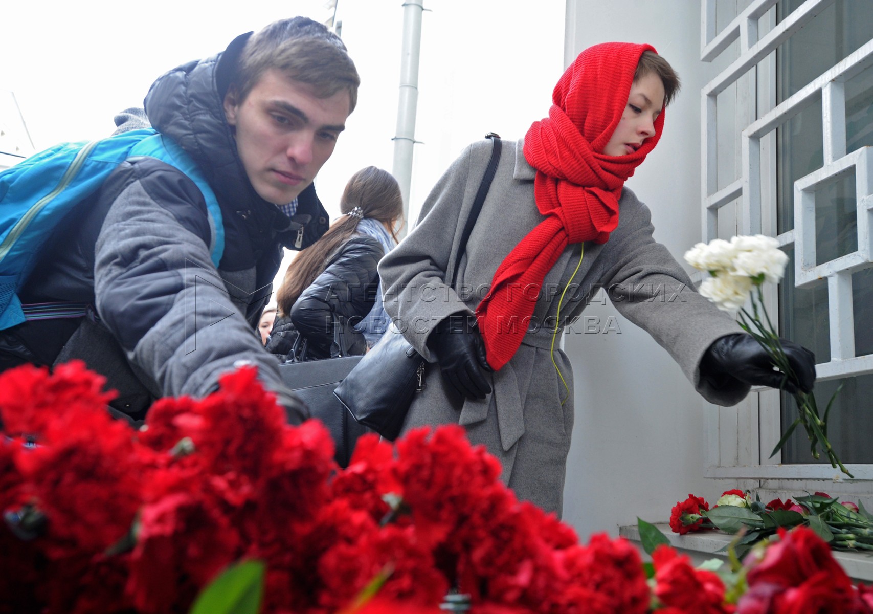 Какие страны соболезнуют москве. Российское посольство в Бельгии возложили цветы.