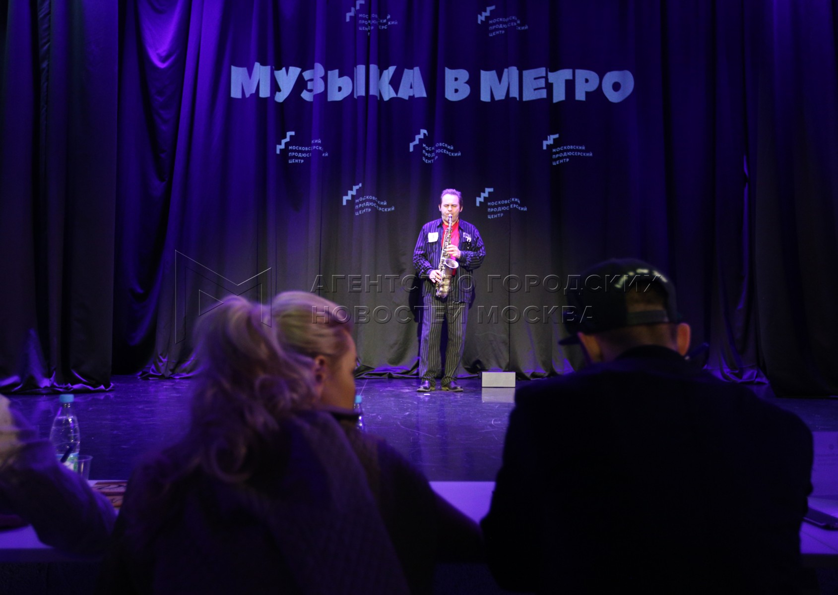 Метро песня слушать. Московское метро песня. Музыка в метро. Песня метро. Music in the Metro Project.