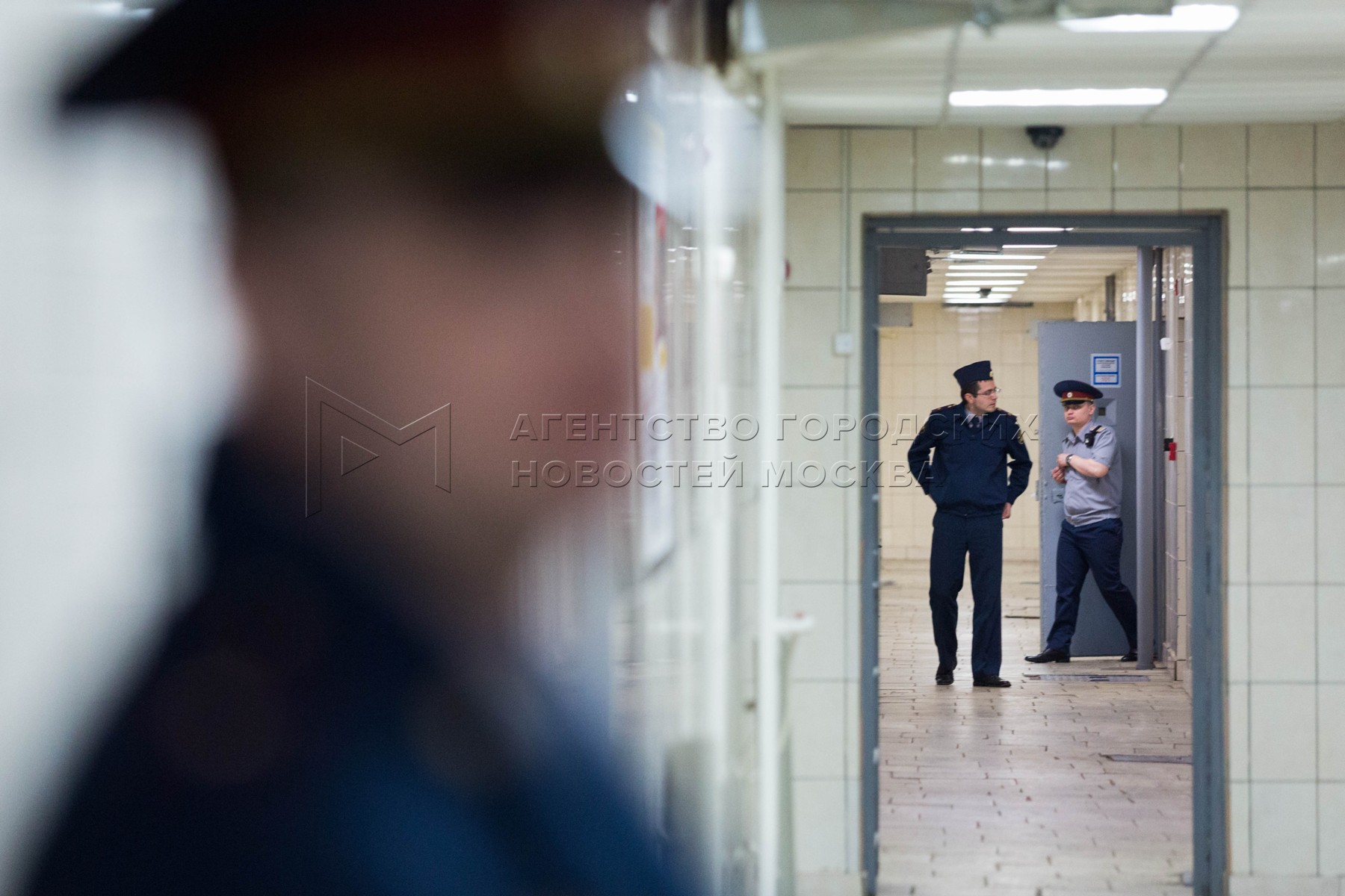 Свидание в сизо. СИЗО Москвы. Уголовное дело. Уголовное дело фото. Изолятор для больных в СИЗО.