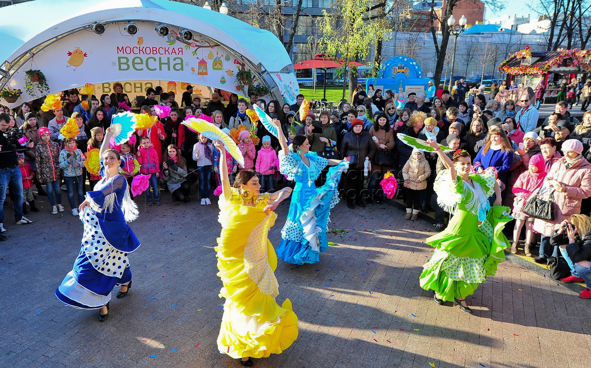 Парк ТНУ парады цветов. 1 День фестиваля парад цветов в Узбекистане сегодня.
