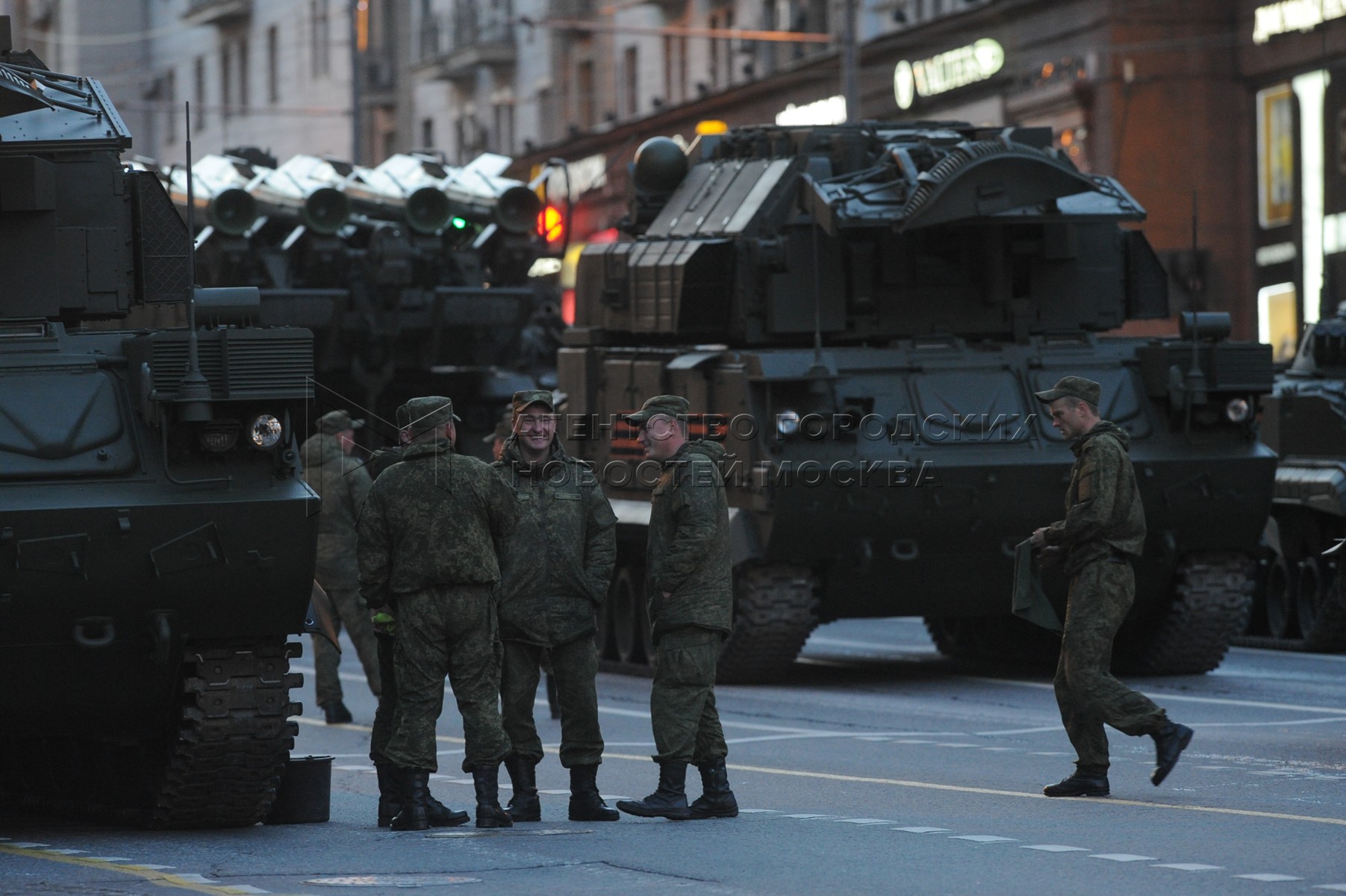 Проезд военным