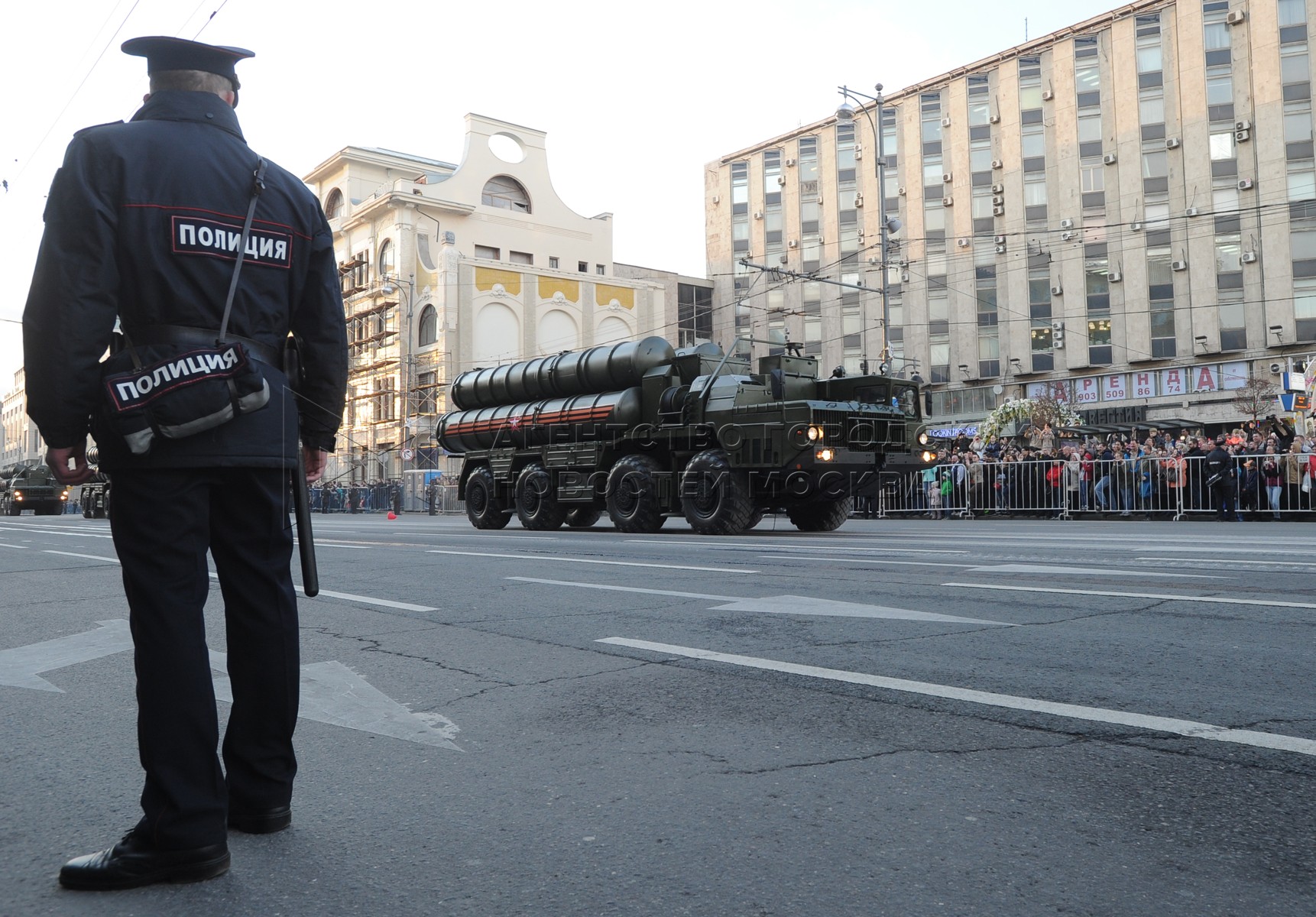 Проезд военным. Репетиция парада 2023 в Москве. Репетиция парада Москва вечер Тверская улица ДПС ВАИ