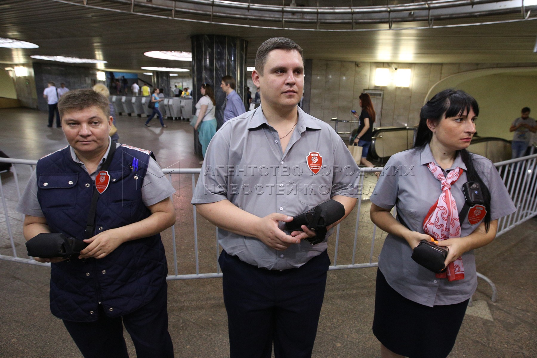 Гку организатор. Контролер ГКУ В Москве метро. Форменная одежда контролеров ГКУ «организатор перевозок» 2018. Контролеры ГКУ организатор перевозок. Контролёр в метрополитене.