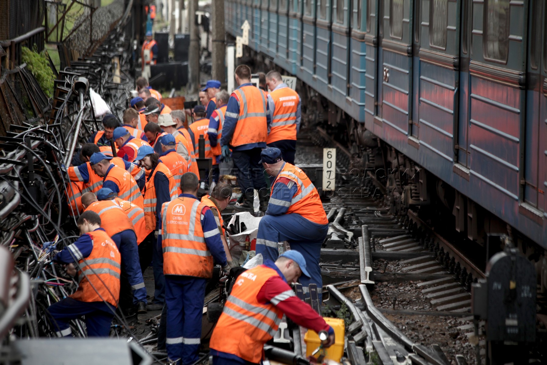 вход в метро выхино