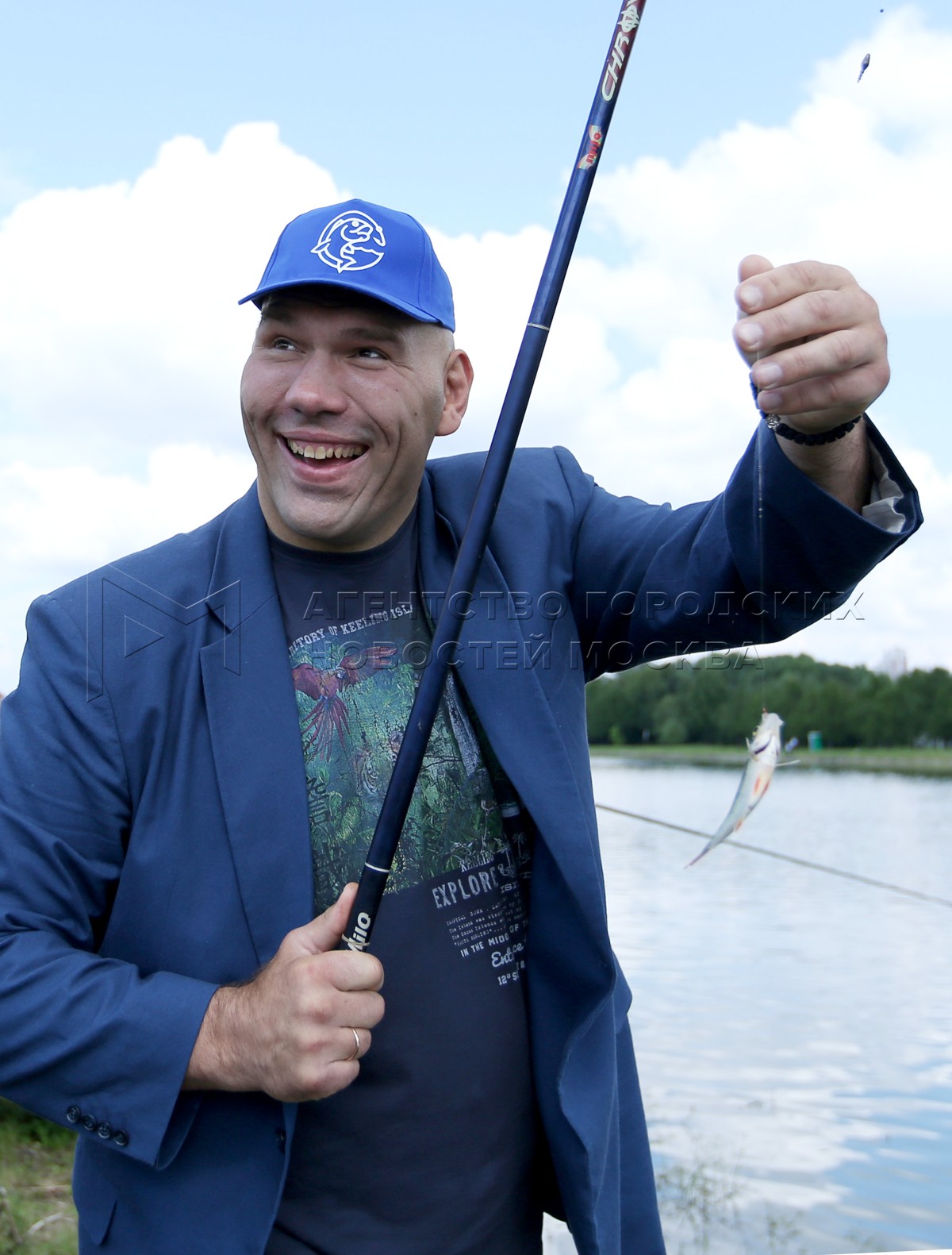 Рыбалка высокий. Гребной канал рыбалка. Рыбалка в Крылатском. Гребной канал в Москве рыбалка.