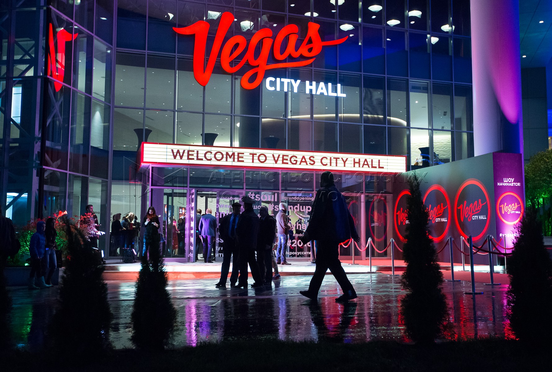 Где были охранники в крокусе. Вегас Сити Холл Красногорск. Вегас Крокус Сити Москва концертный зал. Vegas City Hall Крокус Сити, ТРК «Vegas». Крокус Вегас концертный зал.
