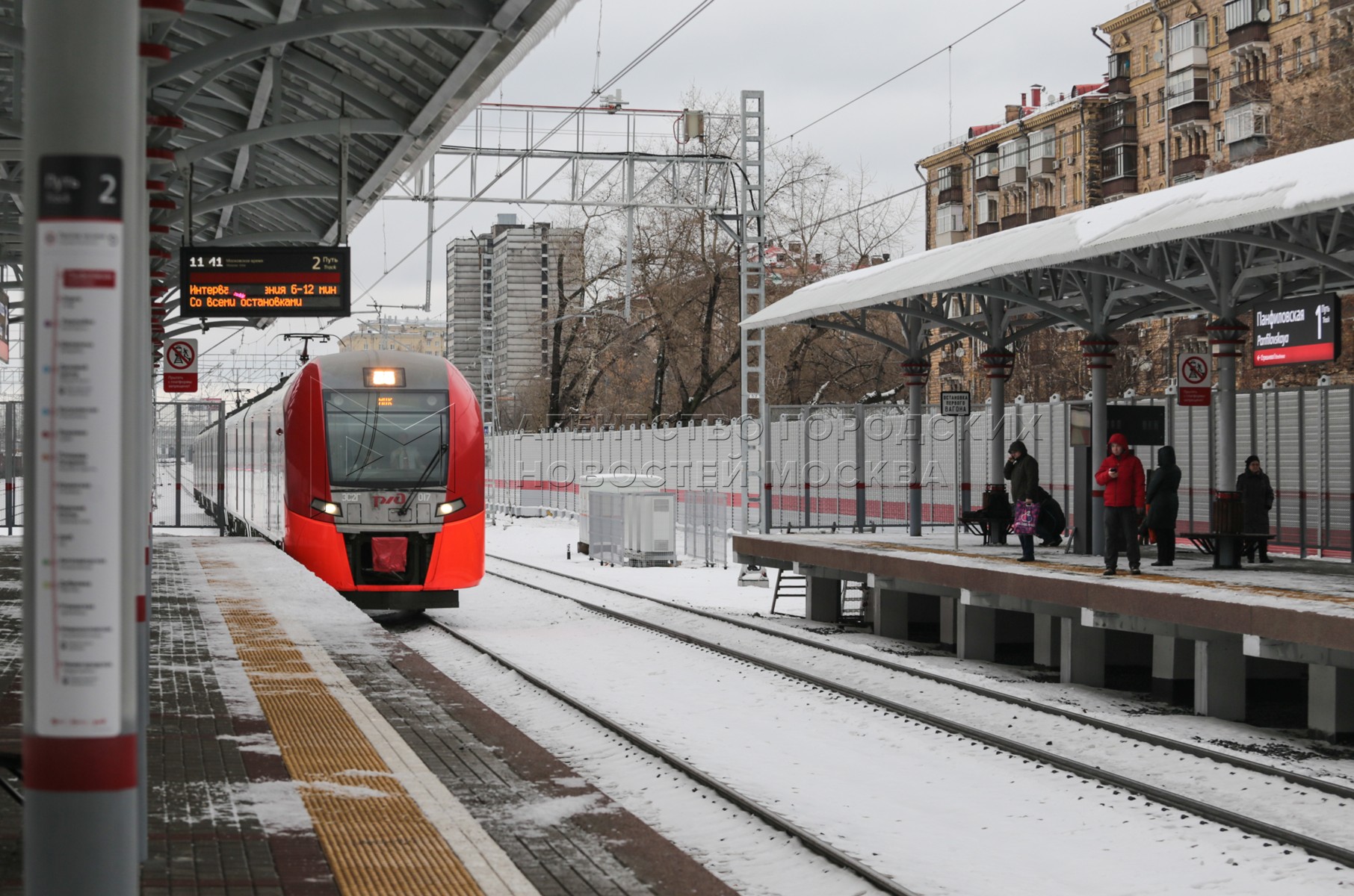 площадь гагарина станция