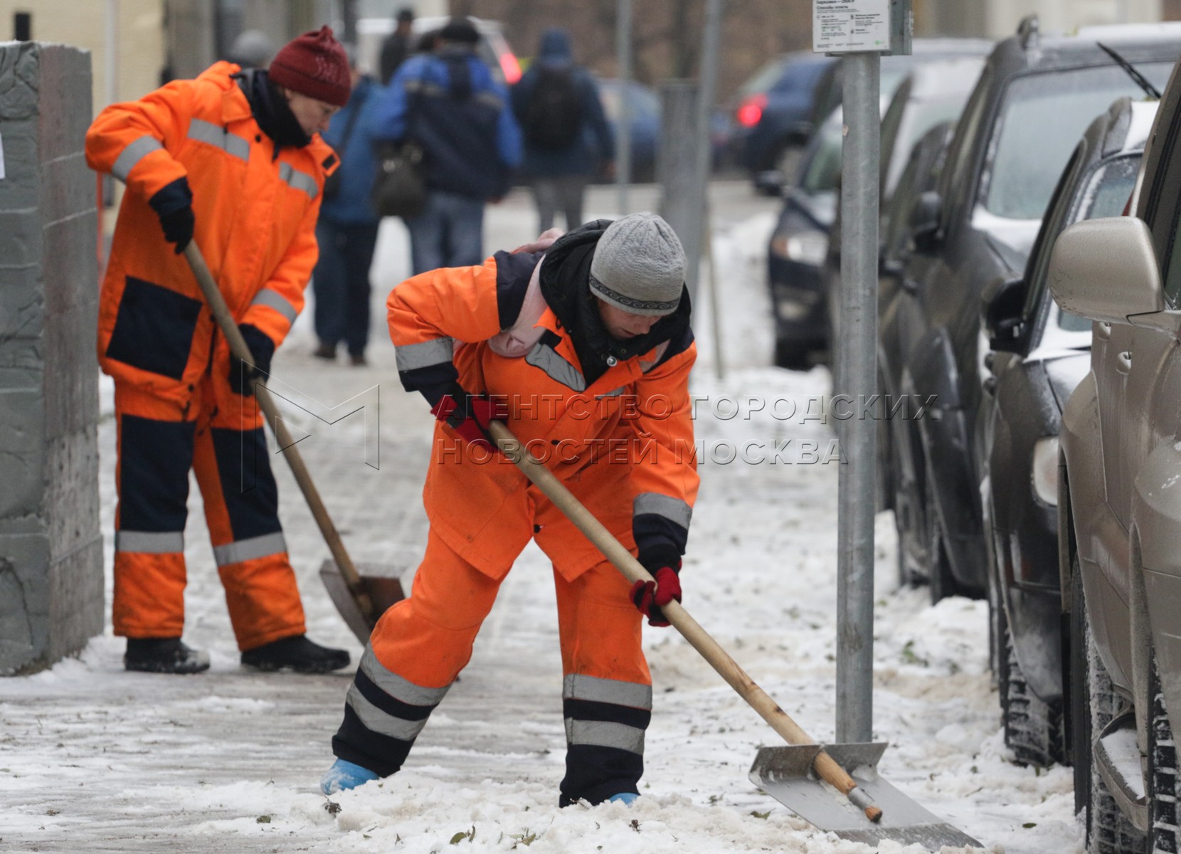 Жкх на службе городу. Работа коммунальных служб. Коммунальные службы фон для фотошопа. Баннер ЖКХ В Москве дорожная служба. ЖКХ Крылатское.