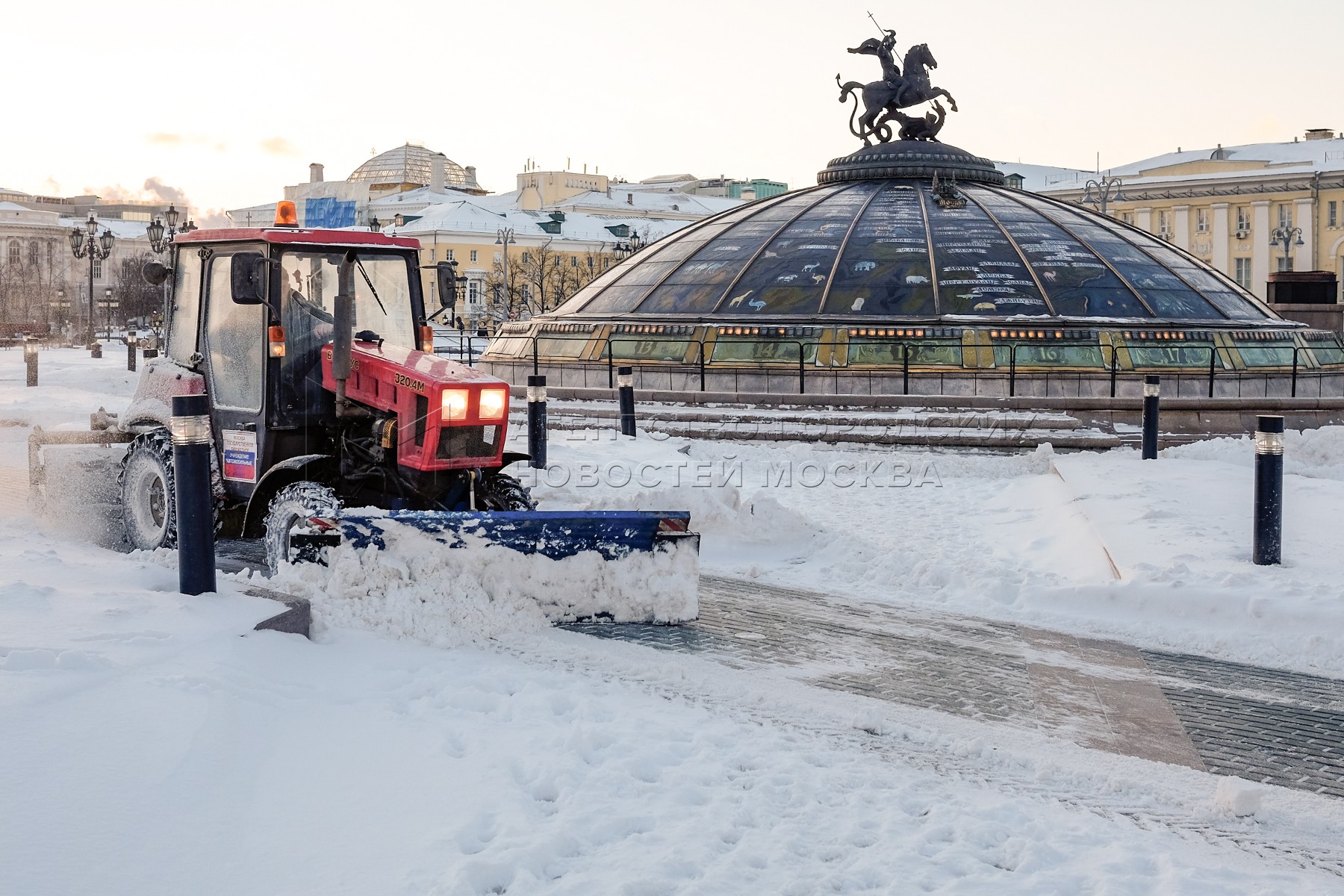 Сибай зимой. Машина в сугробе. Снегопад 06. Снег 6. Снег 6.