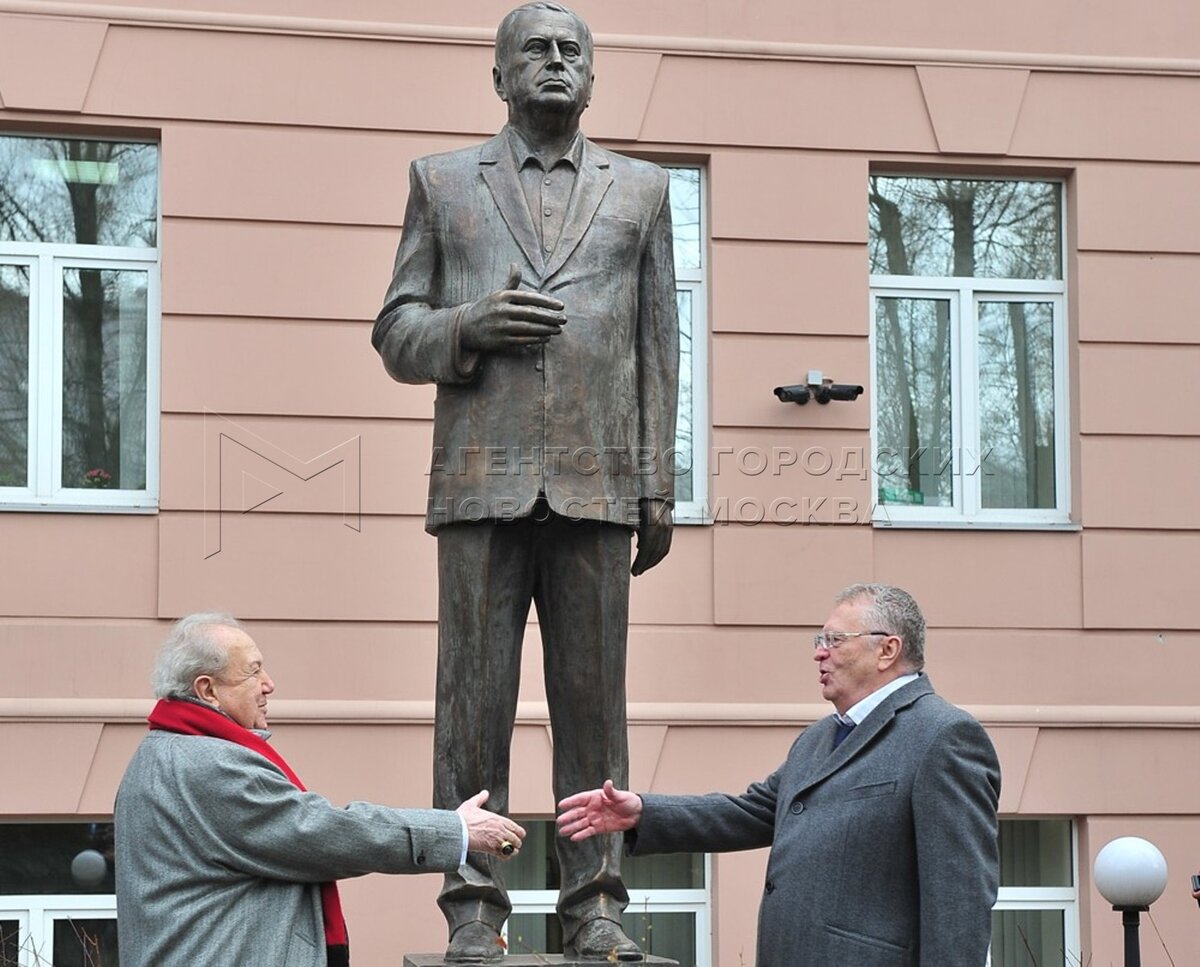 памятник жириновскому в москве