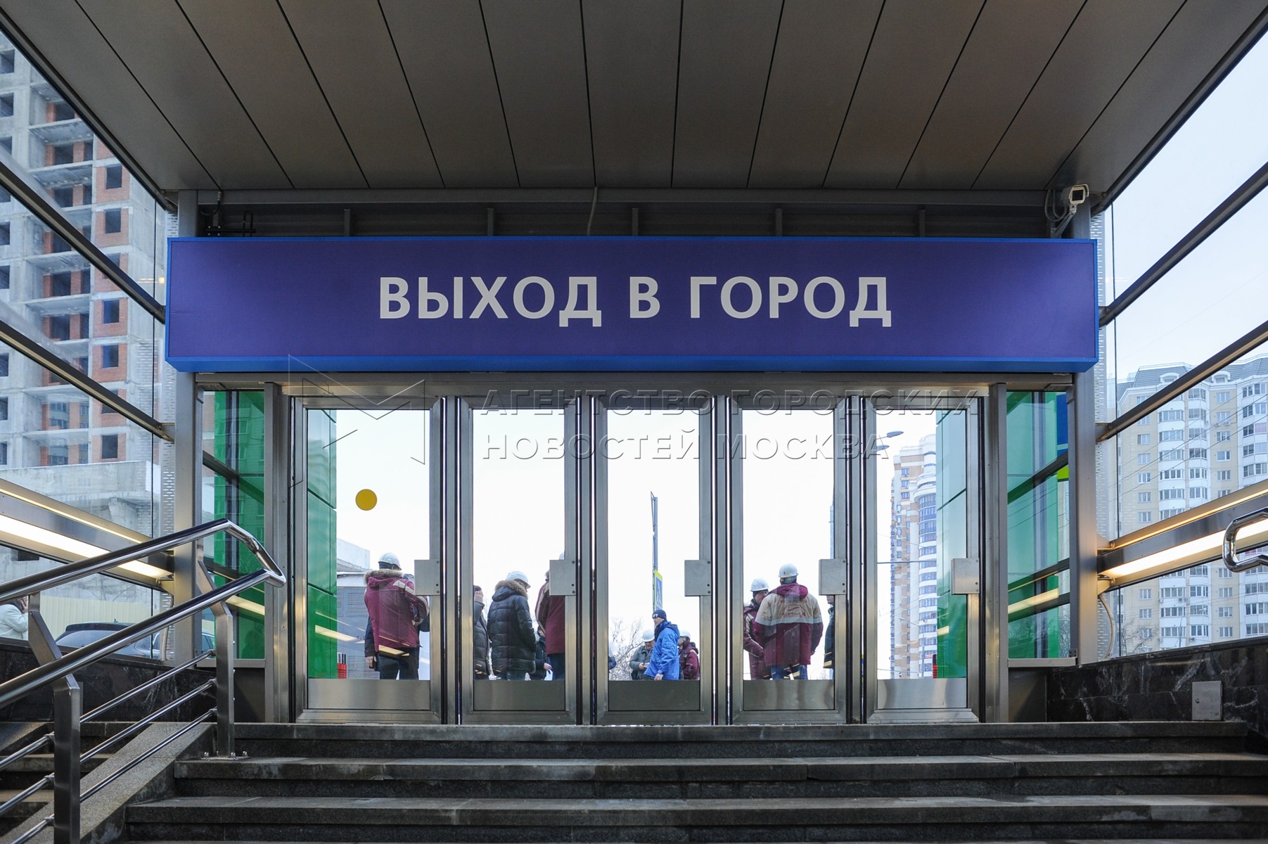 Текстильщики выход 8. Стойка информации метро текстильщики. Первый вагон из центра. Текстильщики выход 6. Первый вагон из центра метро.