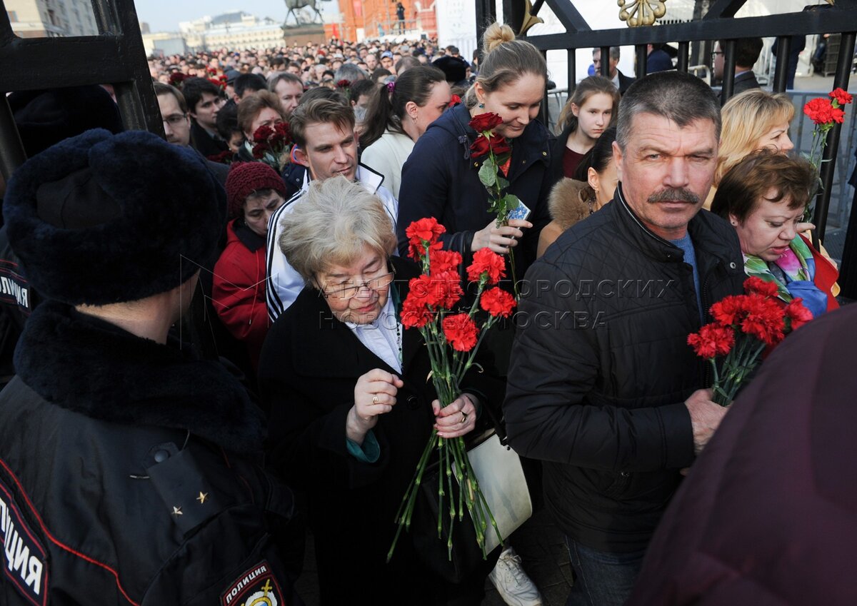 Треть участников. Концерт митинг выбор людей мы вместе в Москве около памятника Жукову.