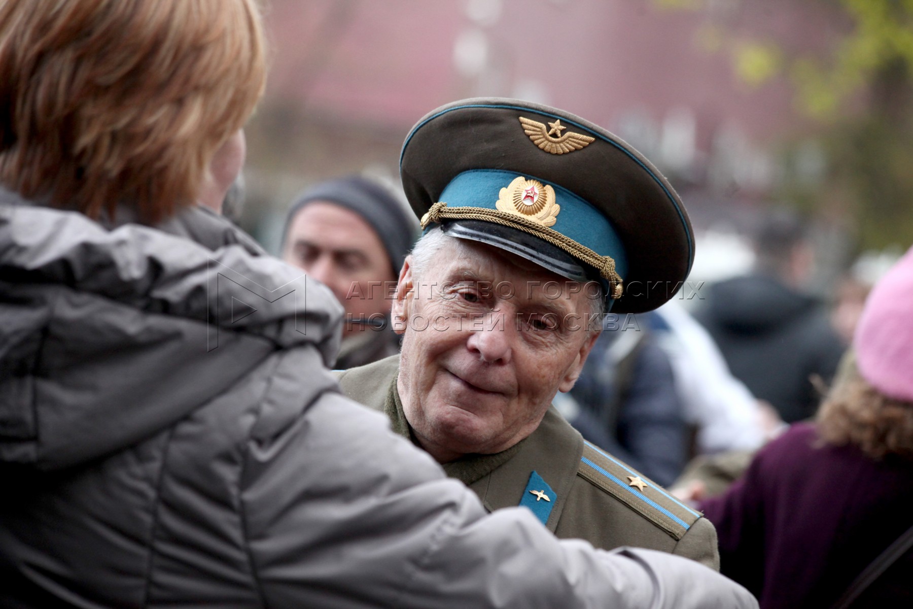 В шесть часов вечера после войны