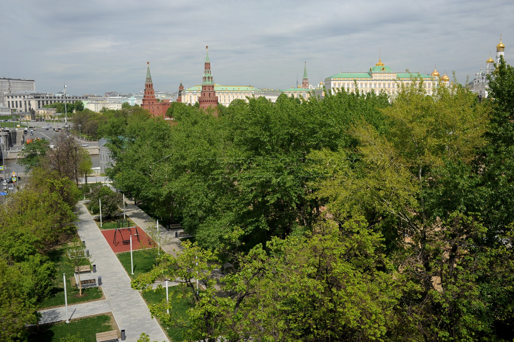 Озеленение по времени 1 секунда. Зеленая Москва. Москва в зелени. Москва зеленый город. Красивый зеленый город в России.