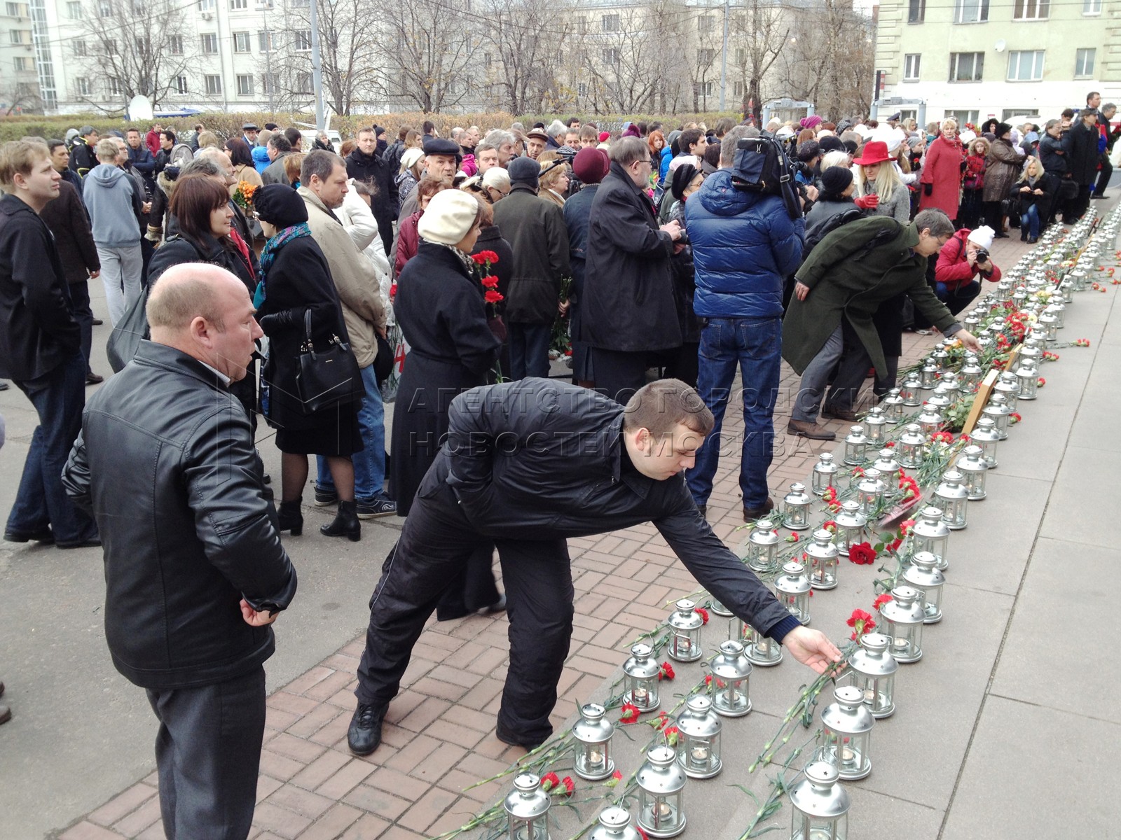 Последние новости о жертвах теракта. В Москве вспоминают жертв теракта на Дубровке. Акция памяти жертв Дубровки.