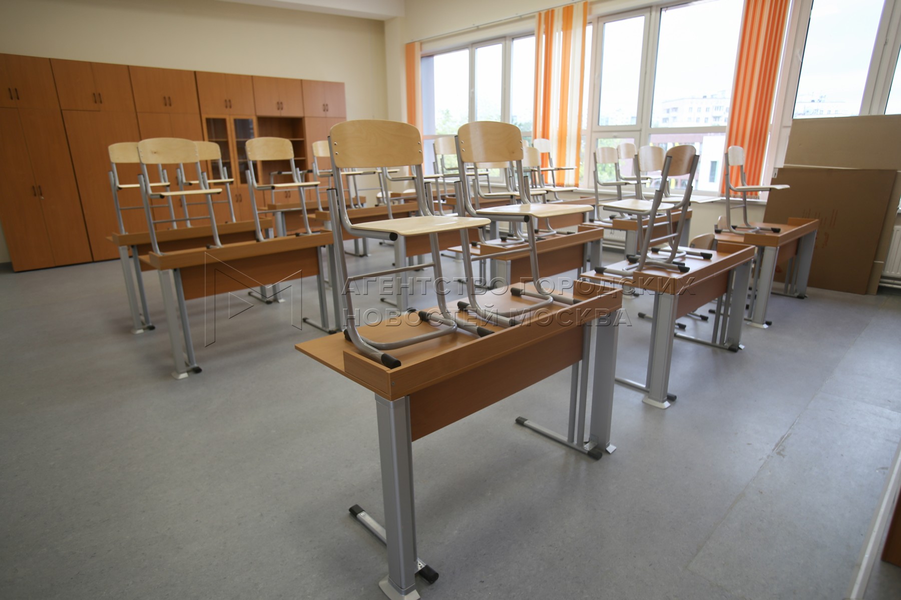 Парта вид сверху. 13 школа великий новгород. Как выделяться в школе. Школа 1514 новаторов. Как выделяться в школе.