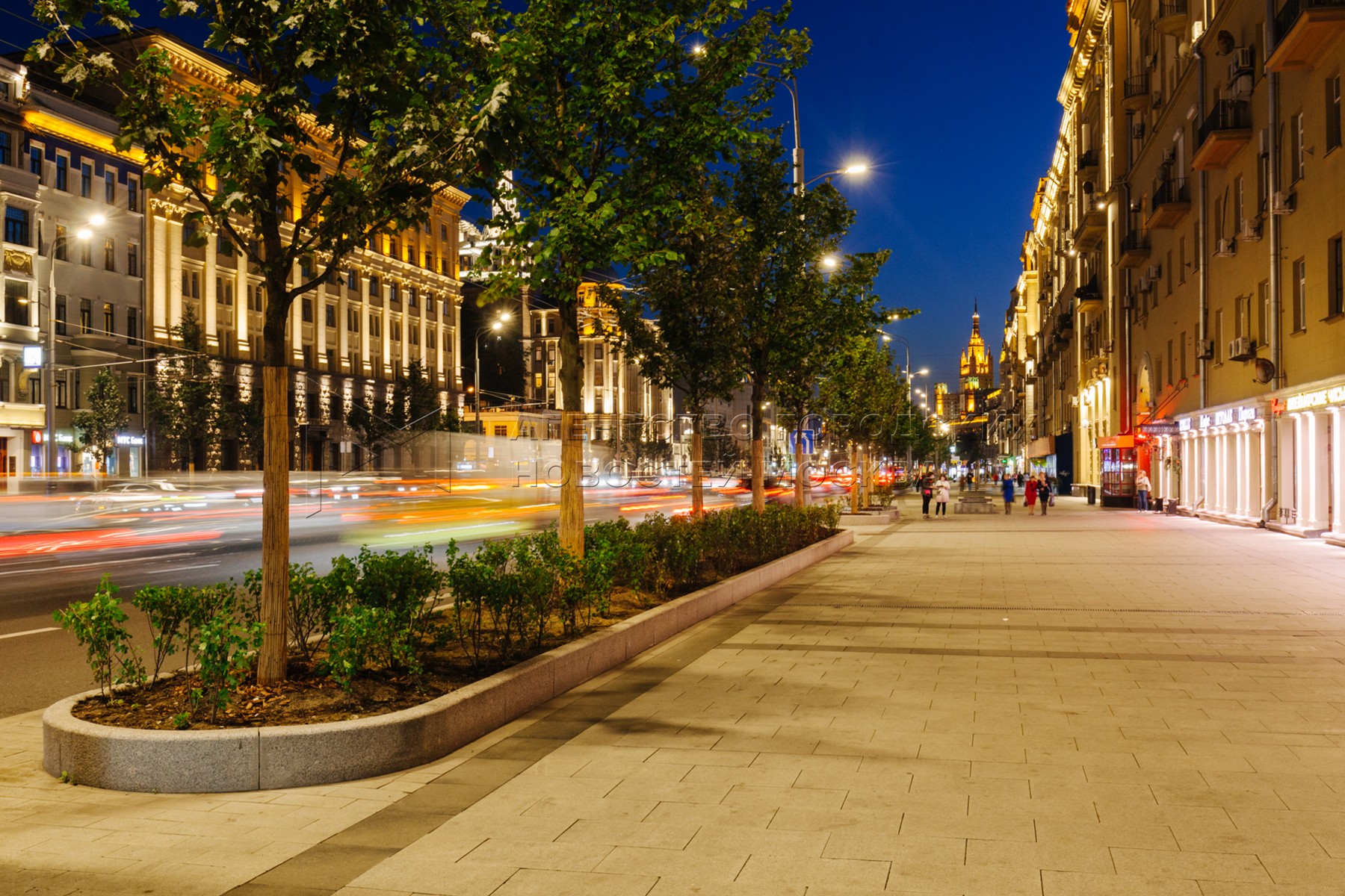 Улицы города москва. Тверская улица аллея. Самарский Арбат. Красивые улицы Москвы. Современная улица.