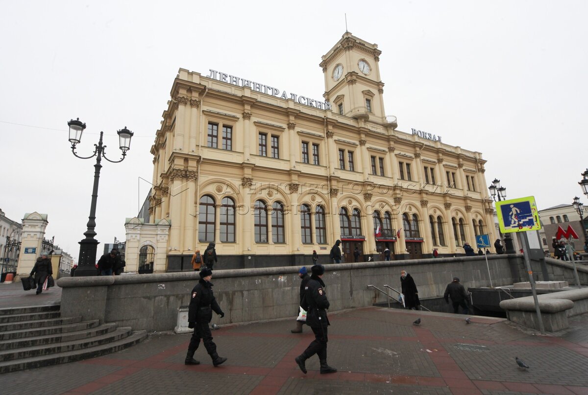 Ремонт на ленинградском вокзале в москве. Ленинградский вокзал Москва. Ленинградский вокзал столб 4. Ленинградский вокзал внутри. Фото Ленинградского вокзала в Москве