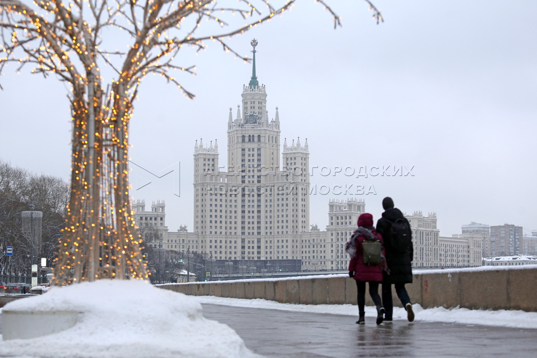 Москва теплая зима. Москва зимой. Снег в Москве. Снегопад в Москве. Красивые места в Москве зимой.