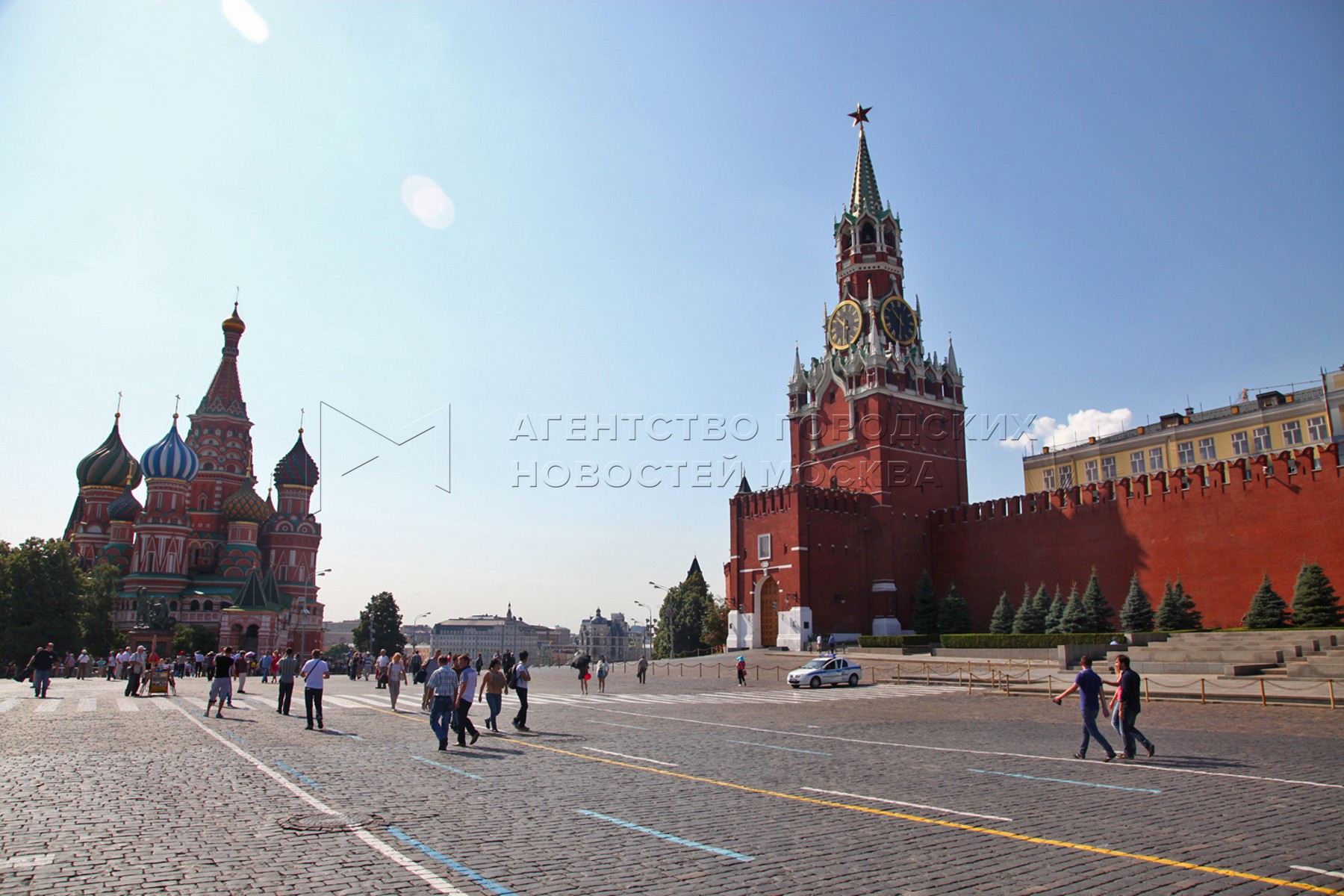 Red square in the centre