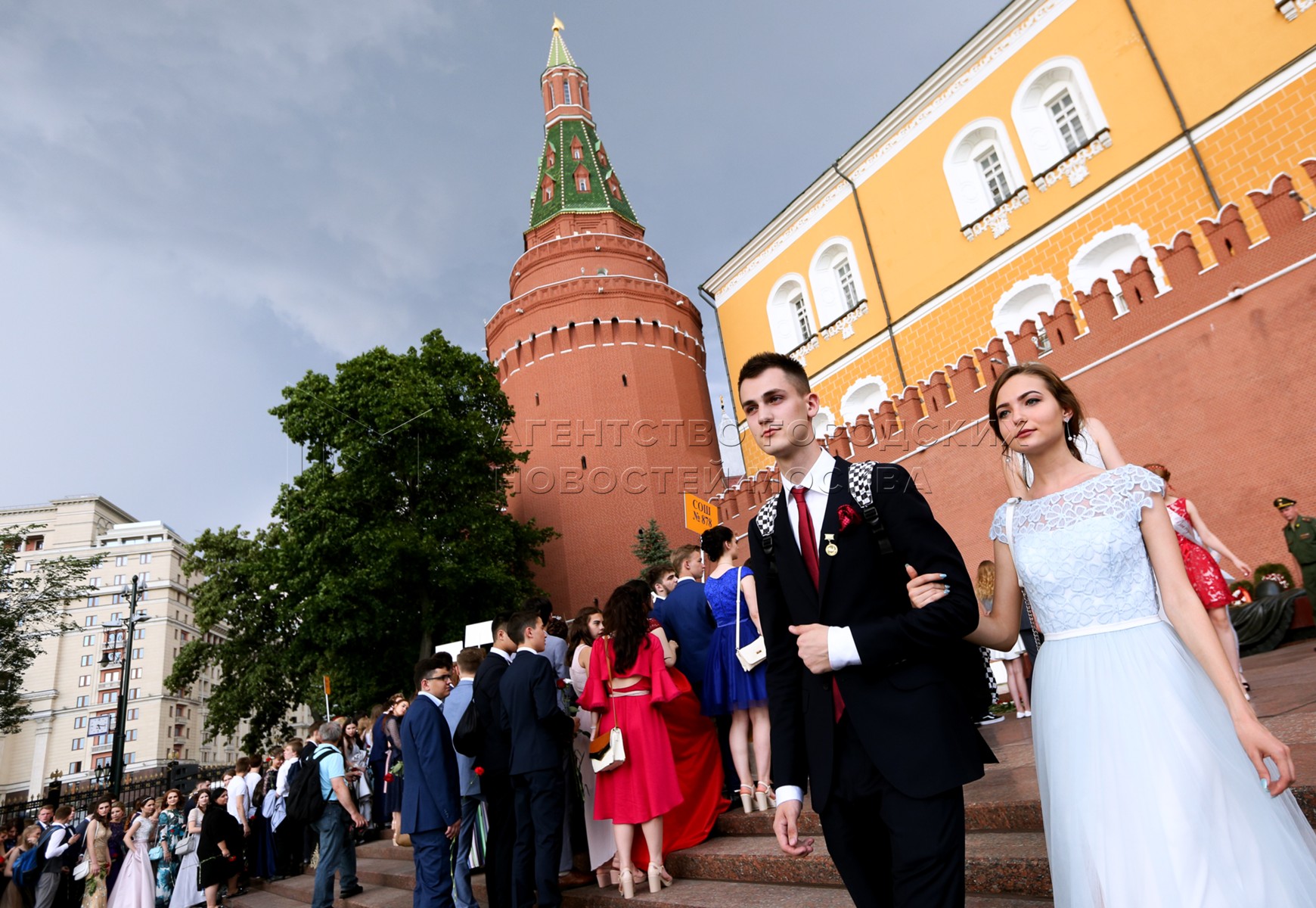 Агентство кремлевское. Фото выпускников 2014 в Кремле.