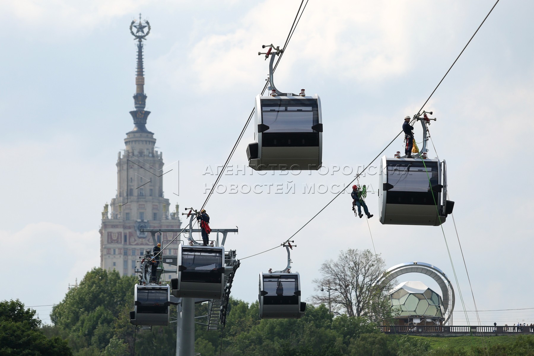 Воробьевы горы работа фуникулера. Воробьёвы горы Москва канатная дорога. Московская канатная дорога на Воробьевых горах. Канатная дорога Лужники. Фуникулер Москва Воробьевы горы.