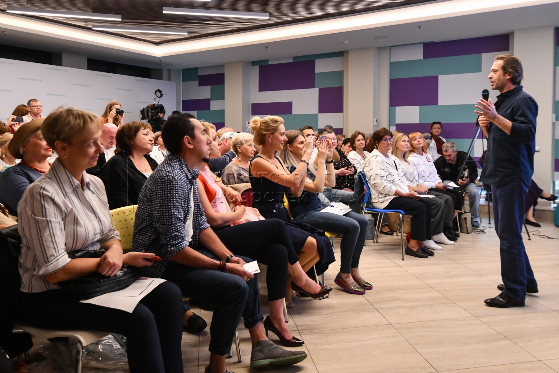 деловая встреча. встреча доверенного лица. встреча доверенного лица. фили давыдково знаменитые жители. встреча доверенного лица.