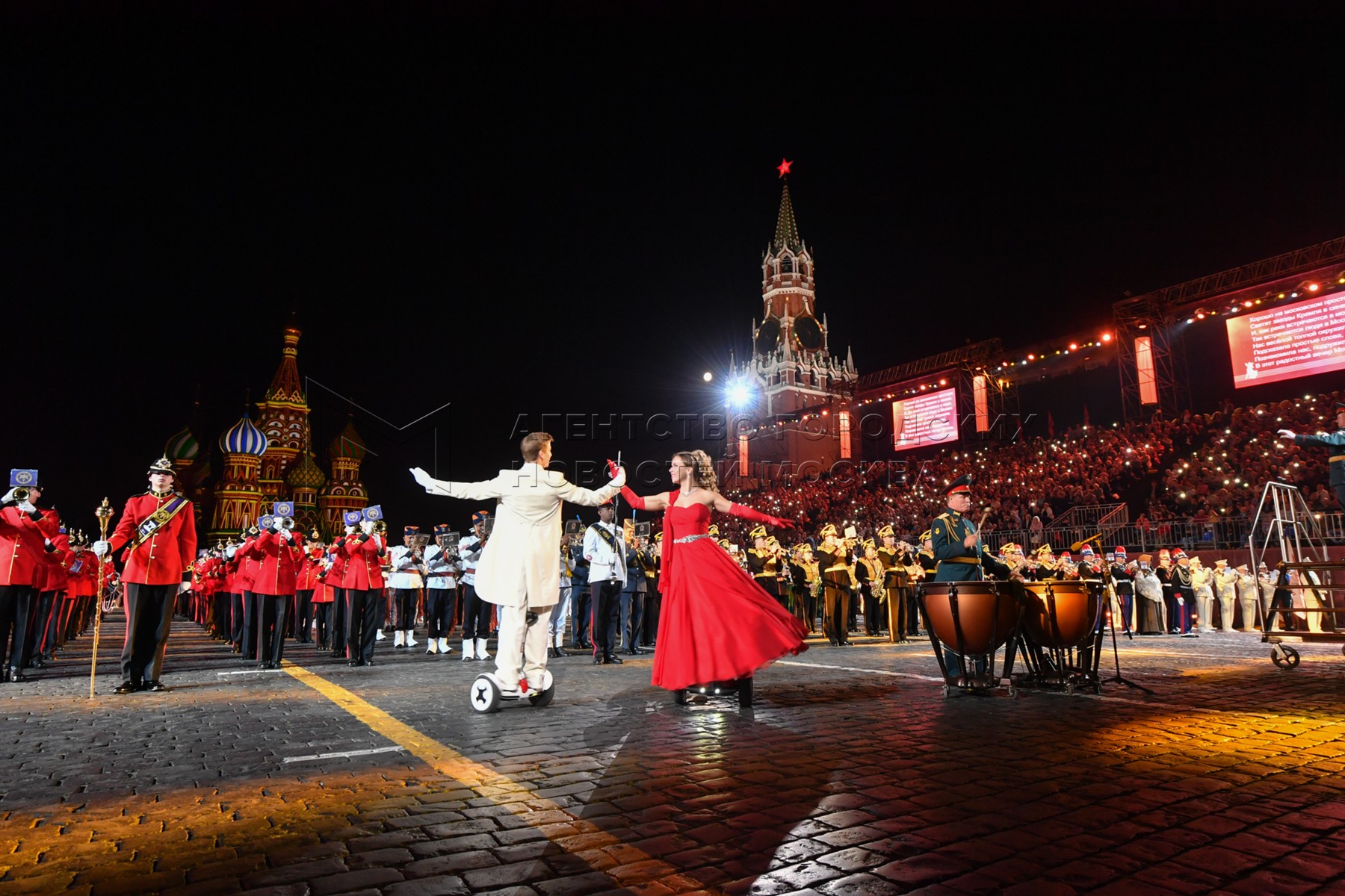 Сегодня на красной площади мероприятия в москве. Собянин фестиваль военной песни.