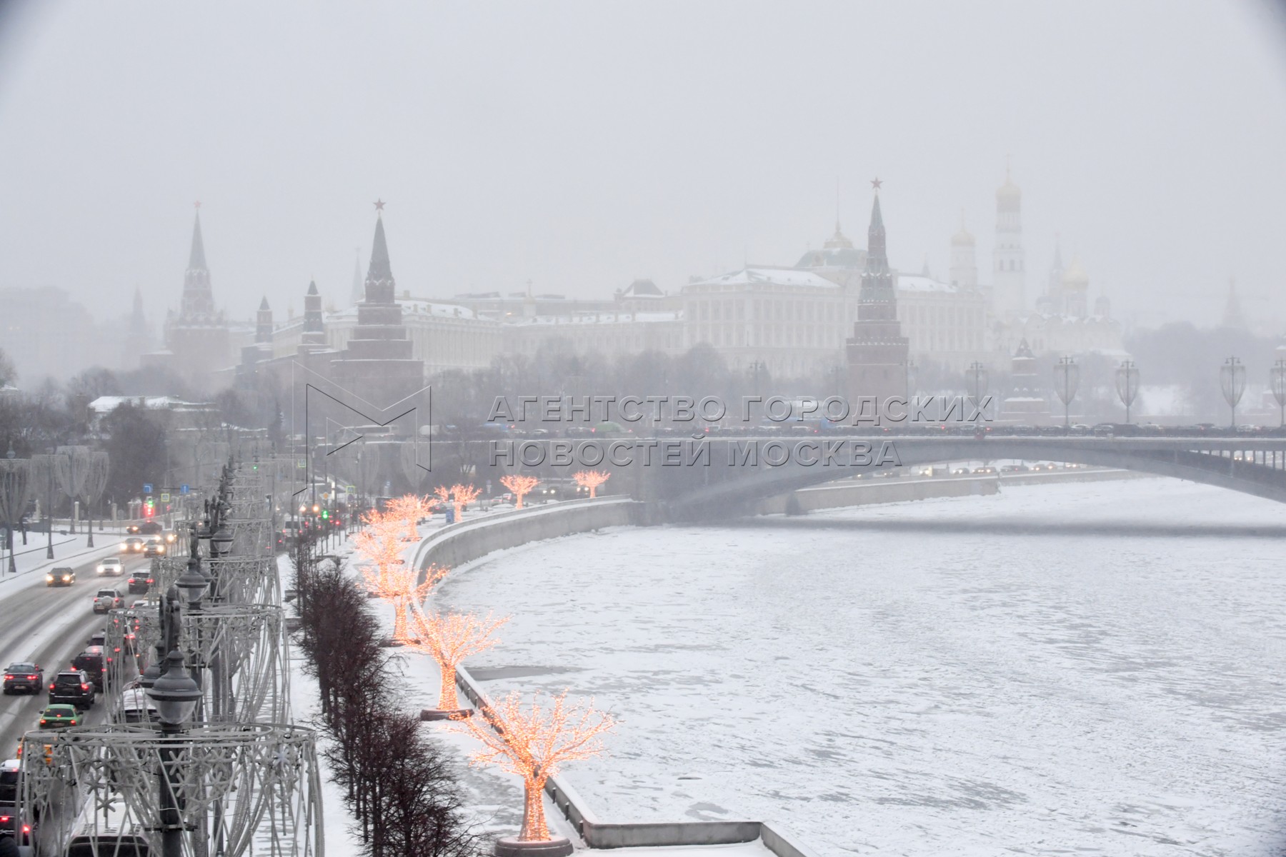 Москва какой будет зима. Москва зима 2021. Метель в Москве красивые фото. Погода в Москве. Канал Москвы зимой.