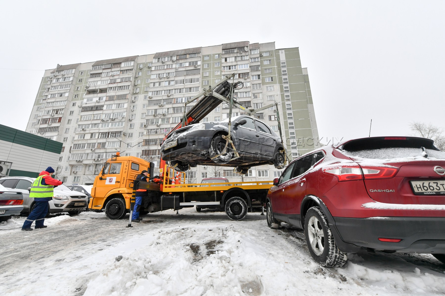 Работа юго восток. Скорая двора дома на Юго востоке Москвы зимой.